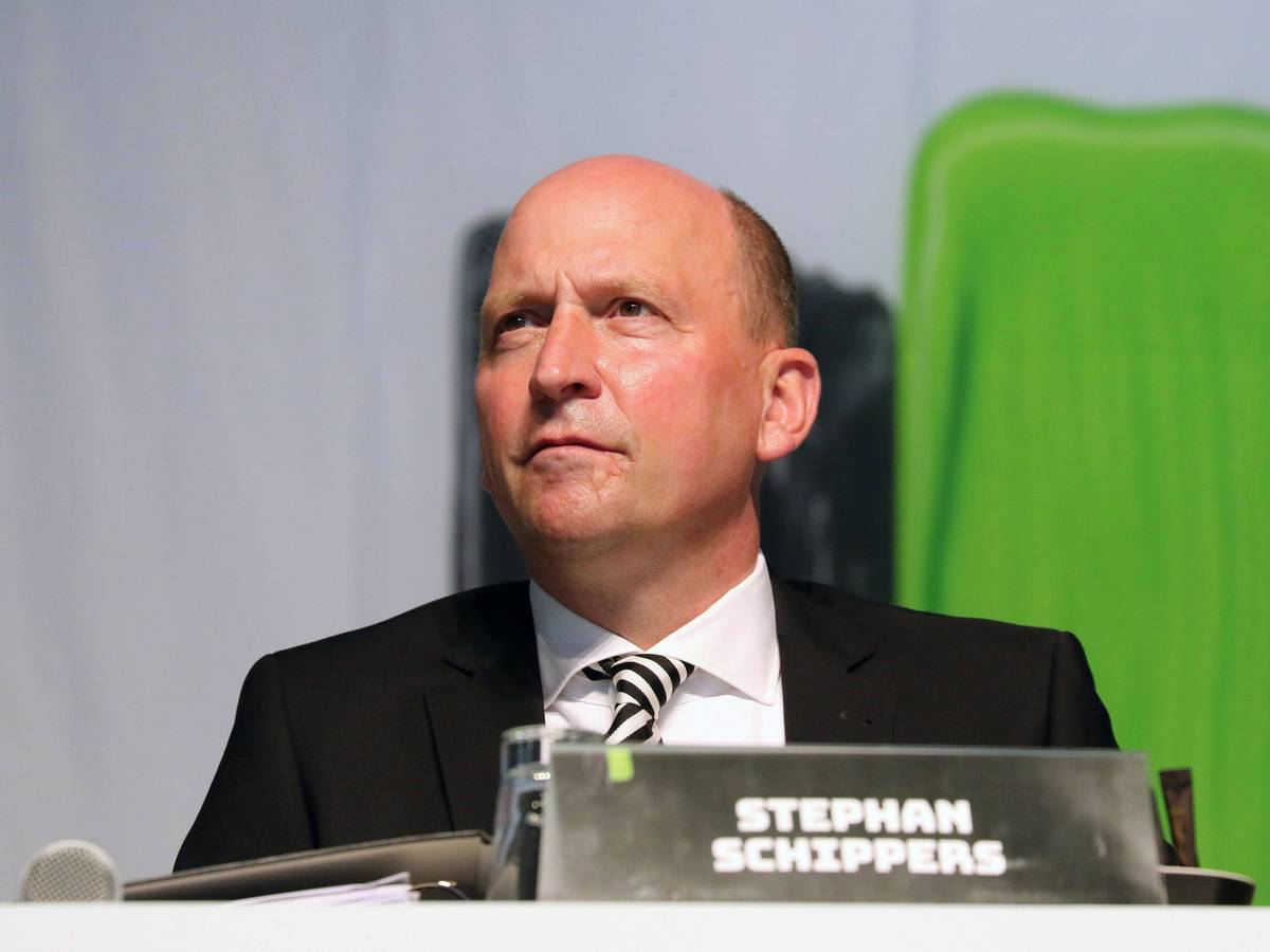 Stephan Schippers bei einer Mitgliederversammlung.