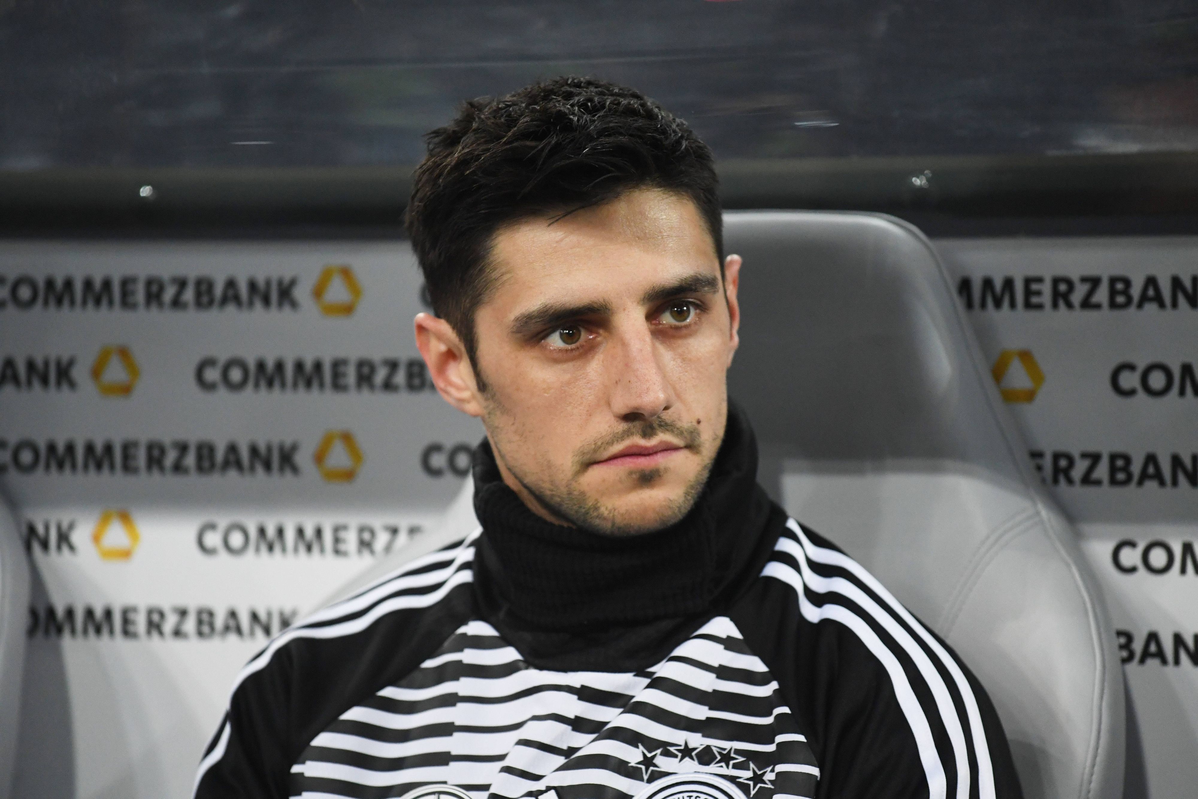 Lars Stindl auf der Bank bei einem Länderspiel.