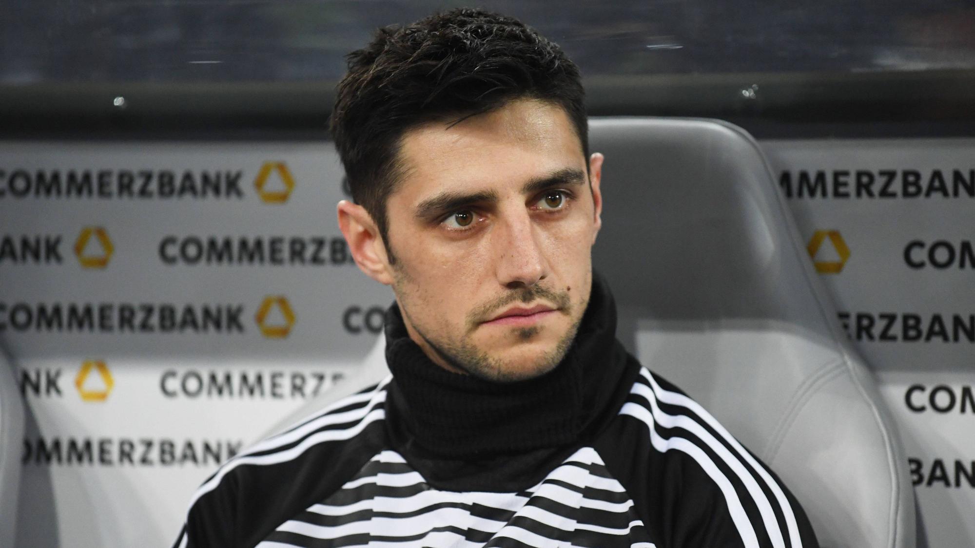 Lars Stindl auf der Bank bei einem Länderspiel.