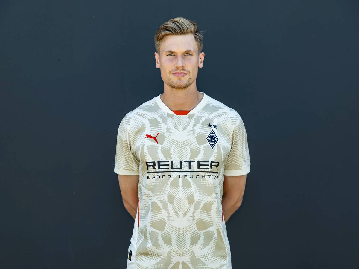 Moritz Nicolas, Torwart von Fußball-Bundesligist Borussia Mönchengladbach in der Saison 2024/2025.