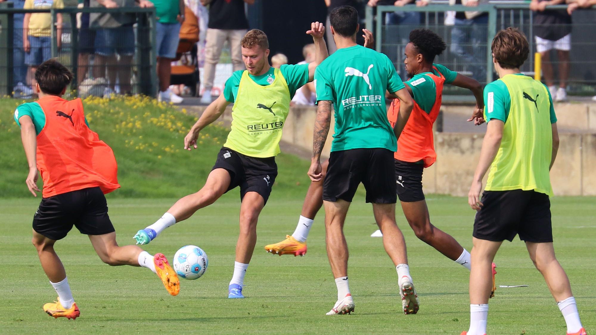 Nico Elvedi im Gladbach-Training.
