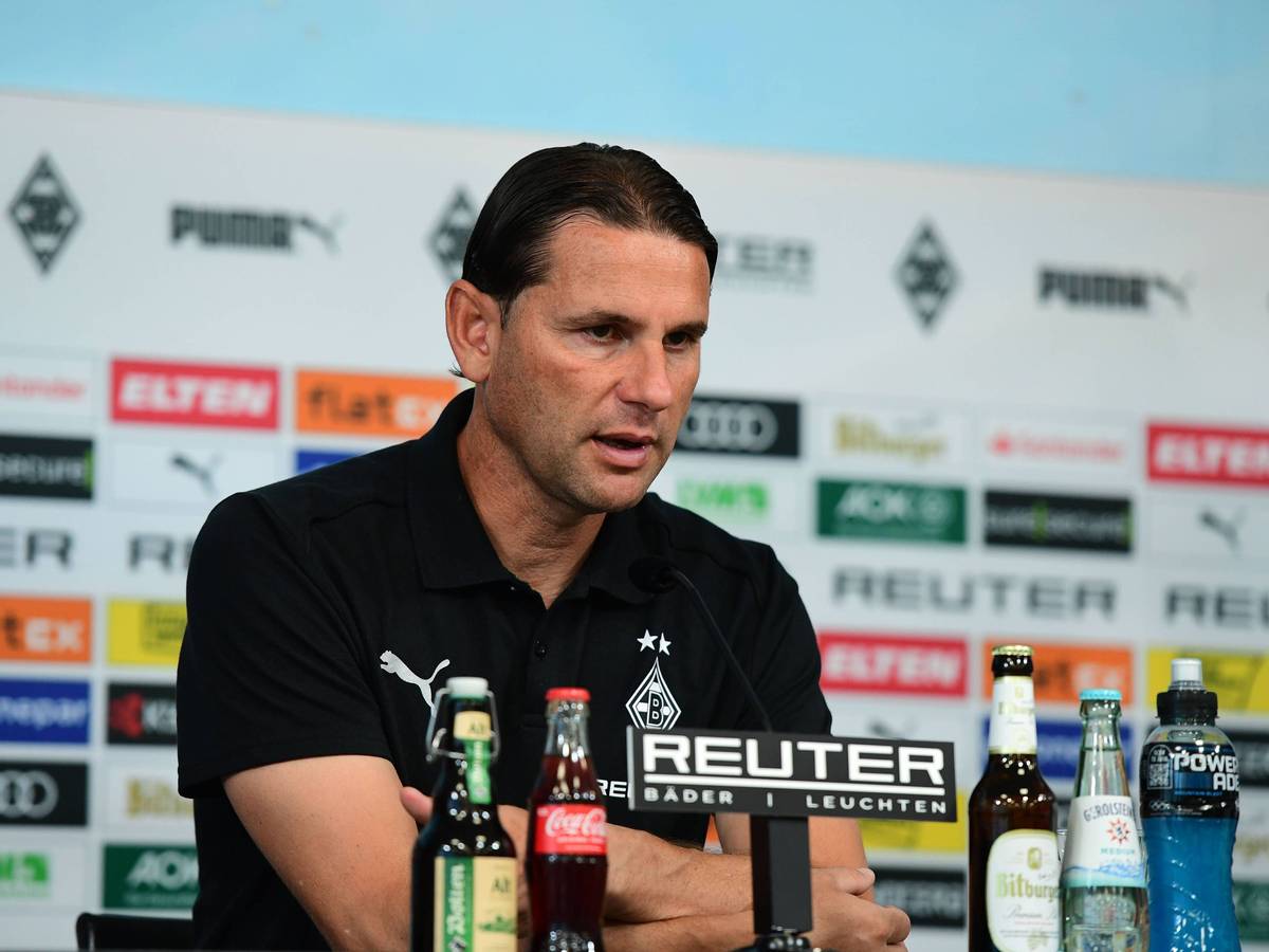 Gerardo Seoane spricht auf einer Pressekonferenz.