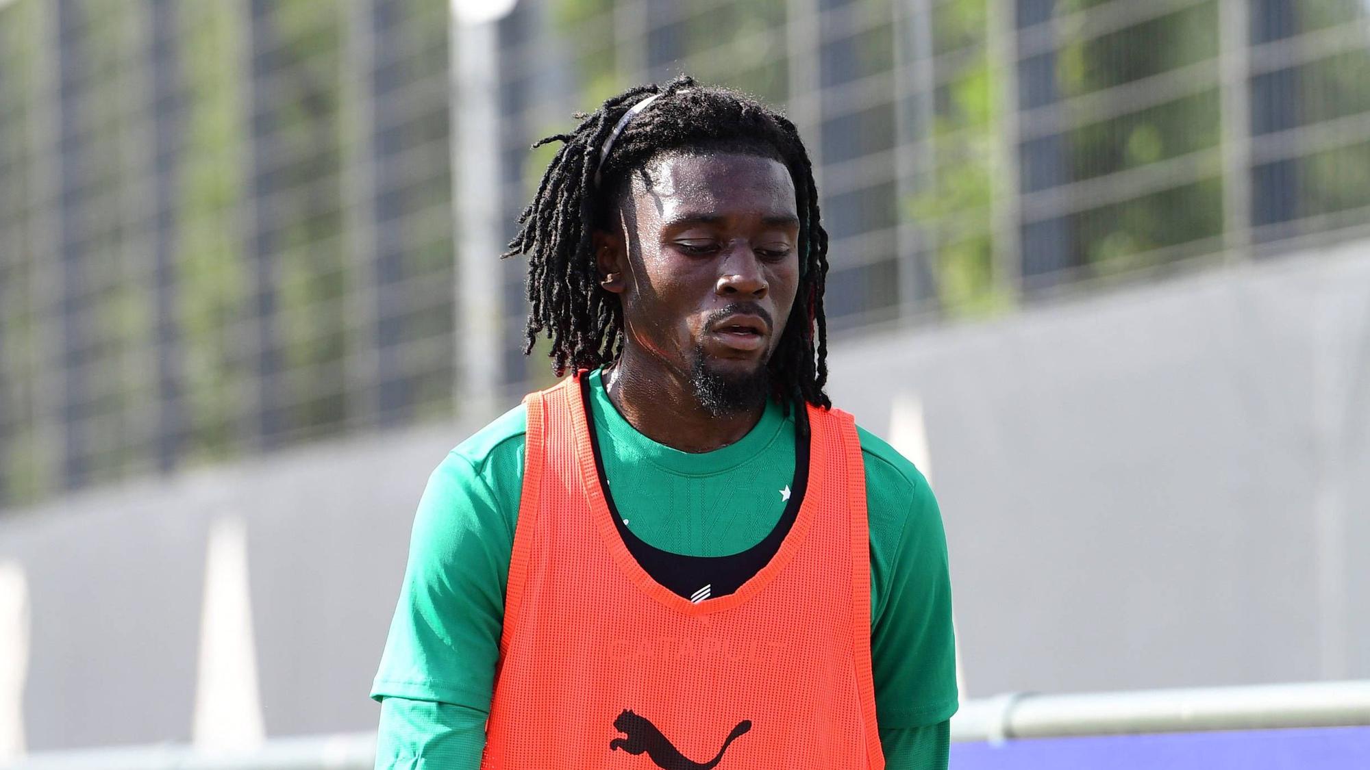 Borussia Mönchengladbachs Manu Koné läuft vom Trainingsplatz.