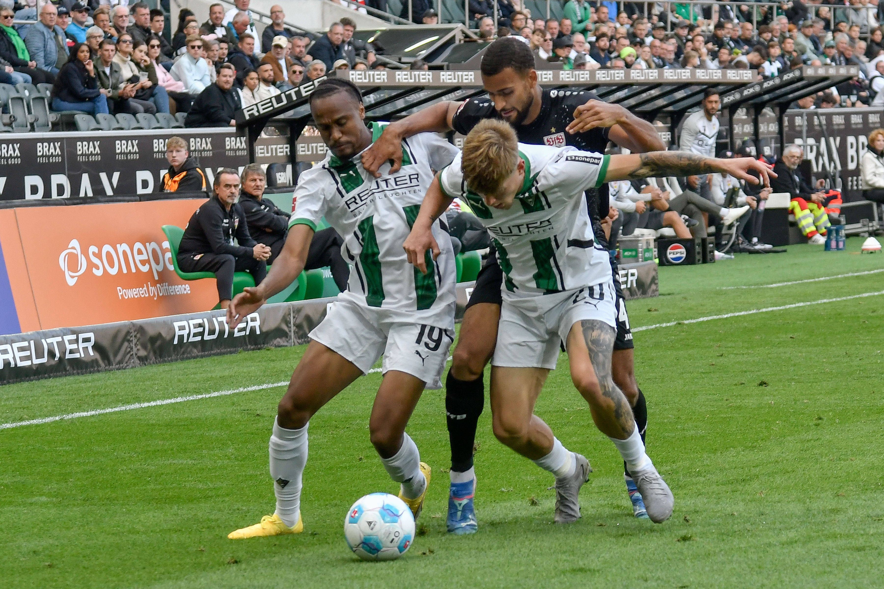Intensiver Kampf um den Ball.