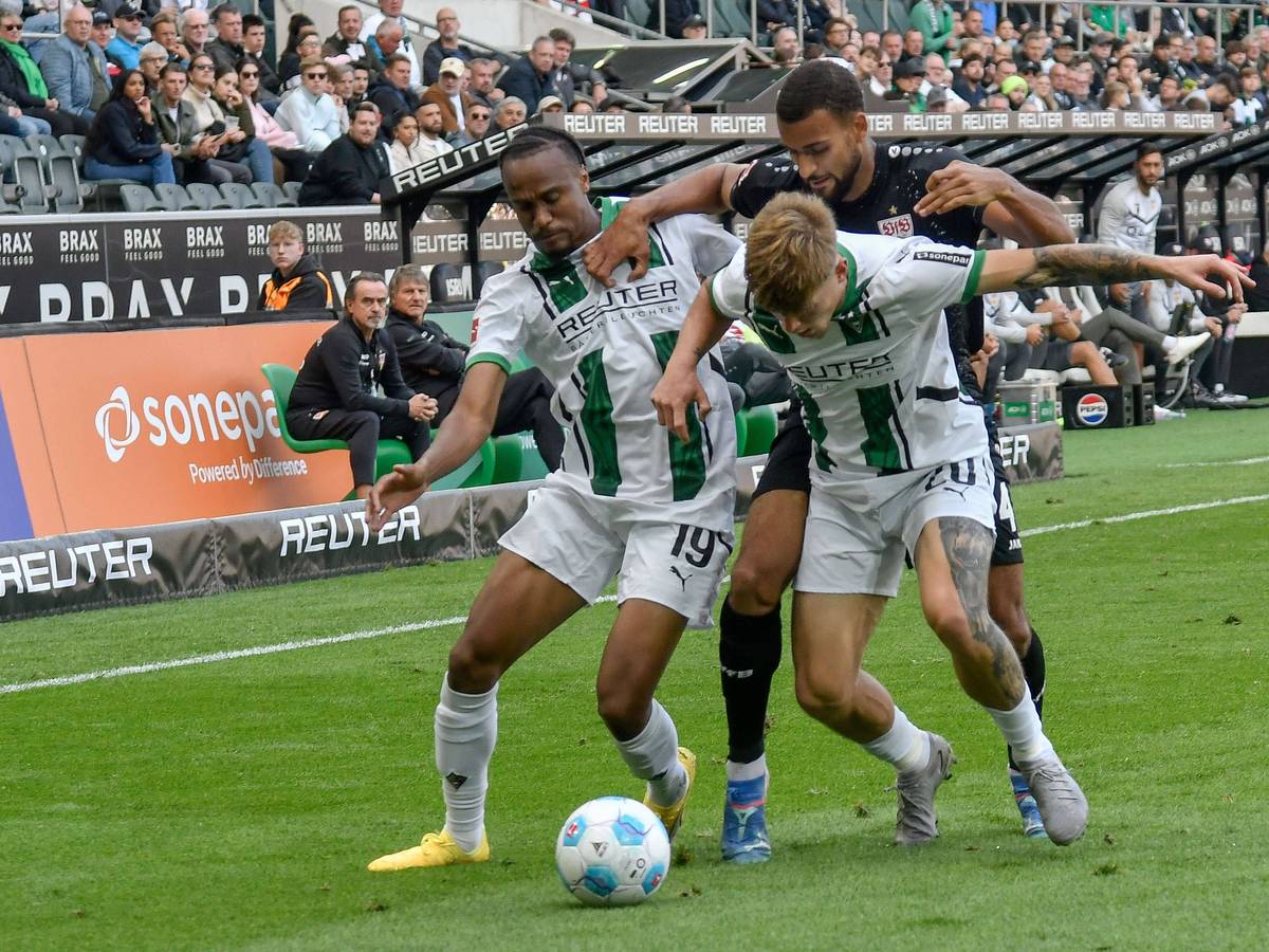 Intensiver Kampf um den Ball.