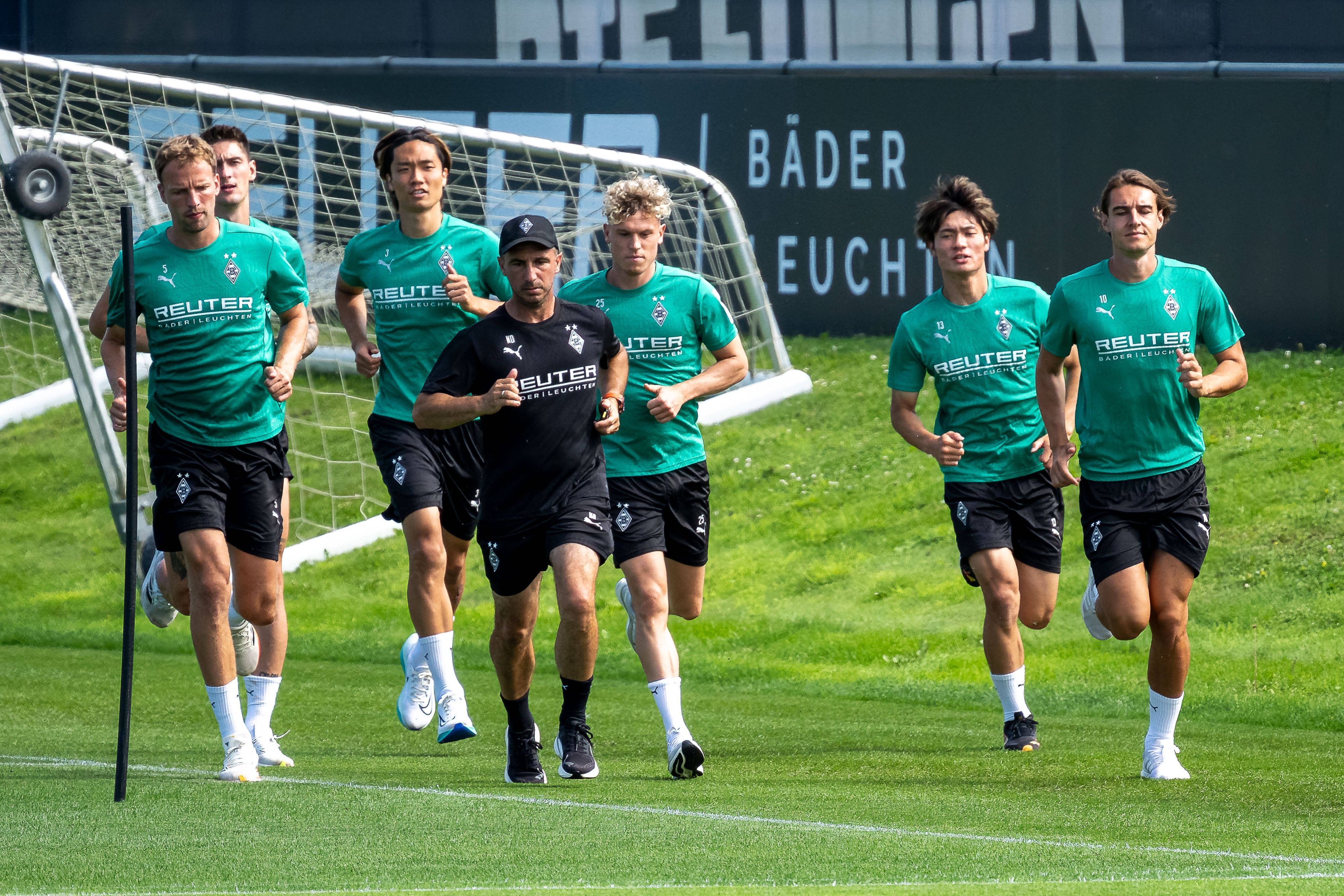 Die Gladbach-Profis beim Lauf-Training.