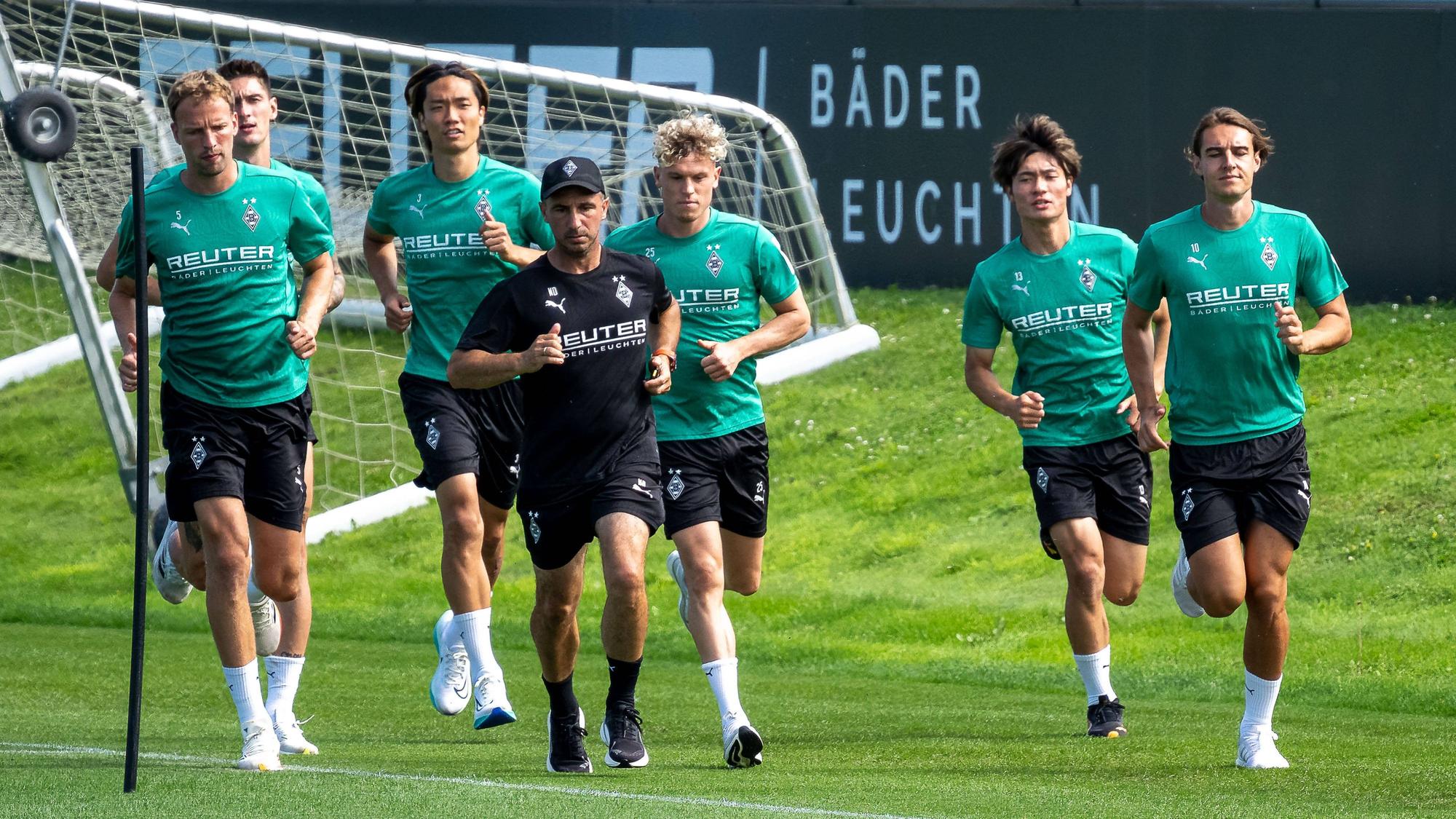 Die Gladbach-Profis beim Lauf-Training.