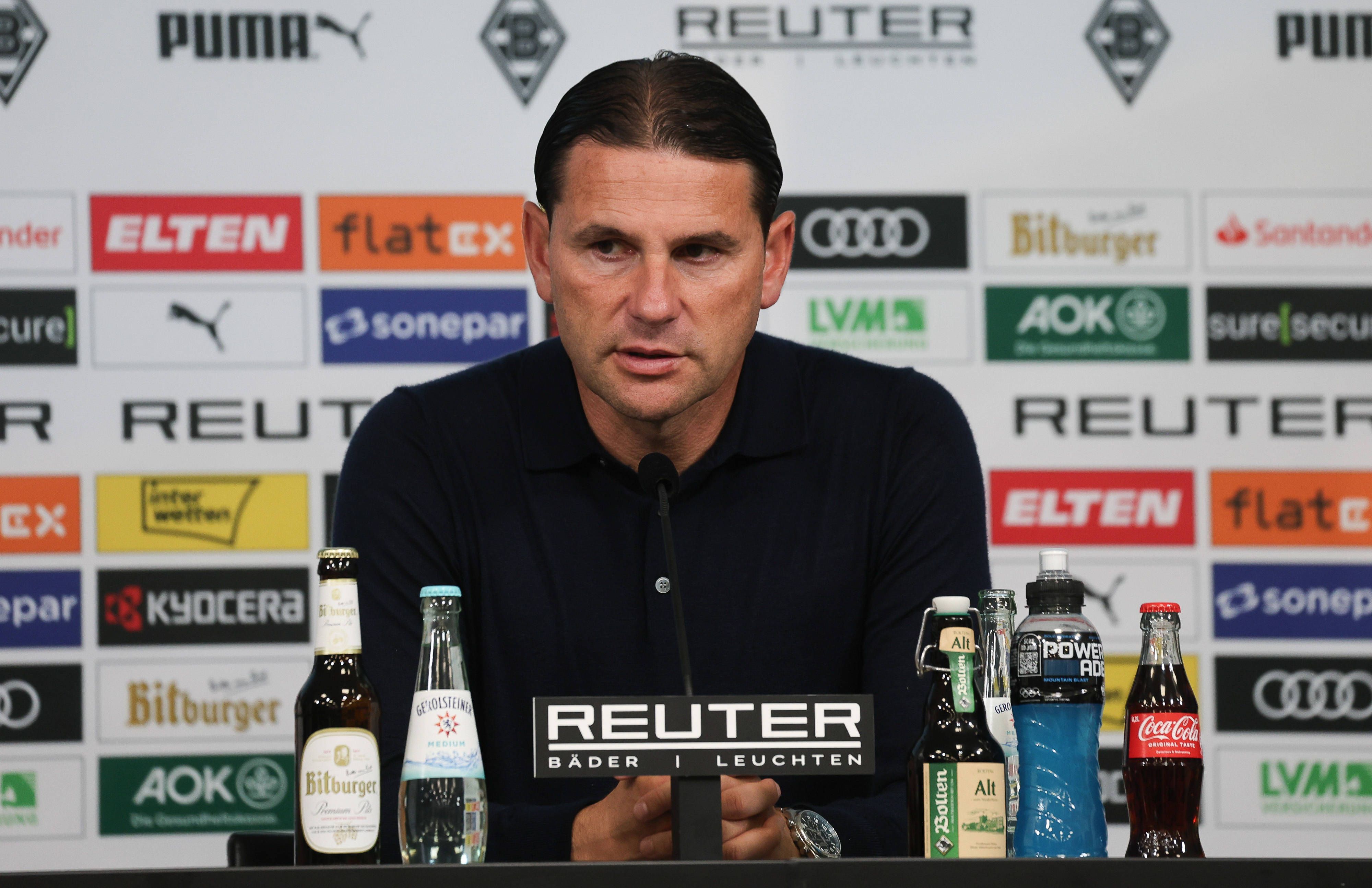 Gerardo Seoane auf einer Pressekonferenz.