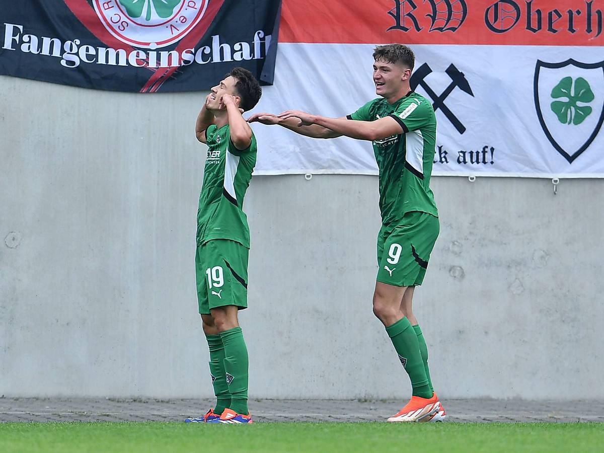 Noah Pesch jubelt beim Spiel in Oberhausen.