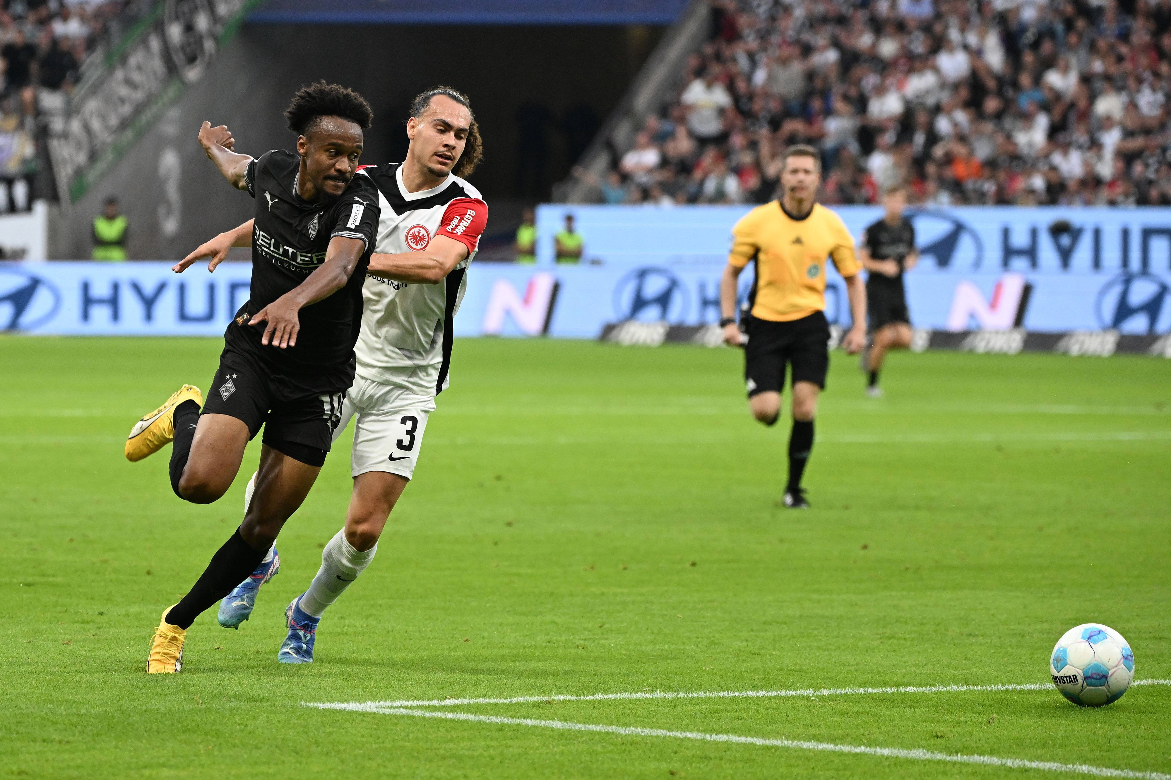 Nathan Ngoumou in einem Laufduell.