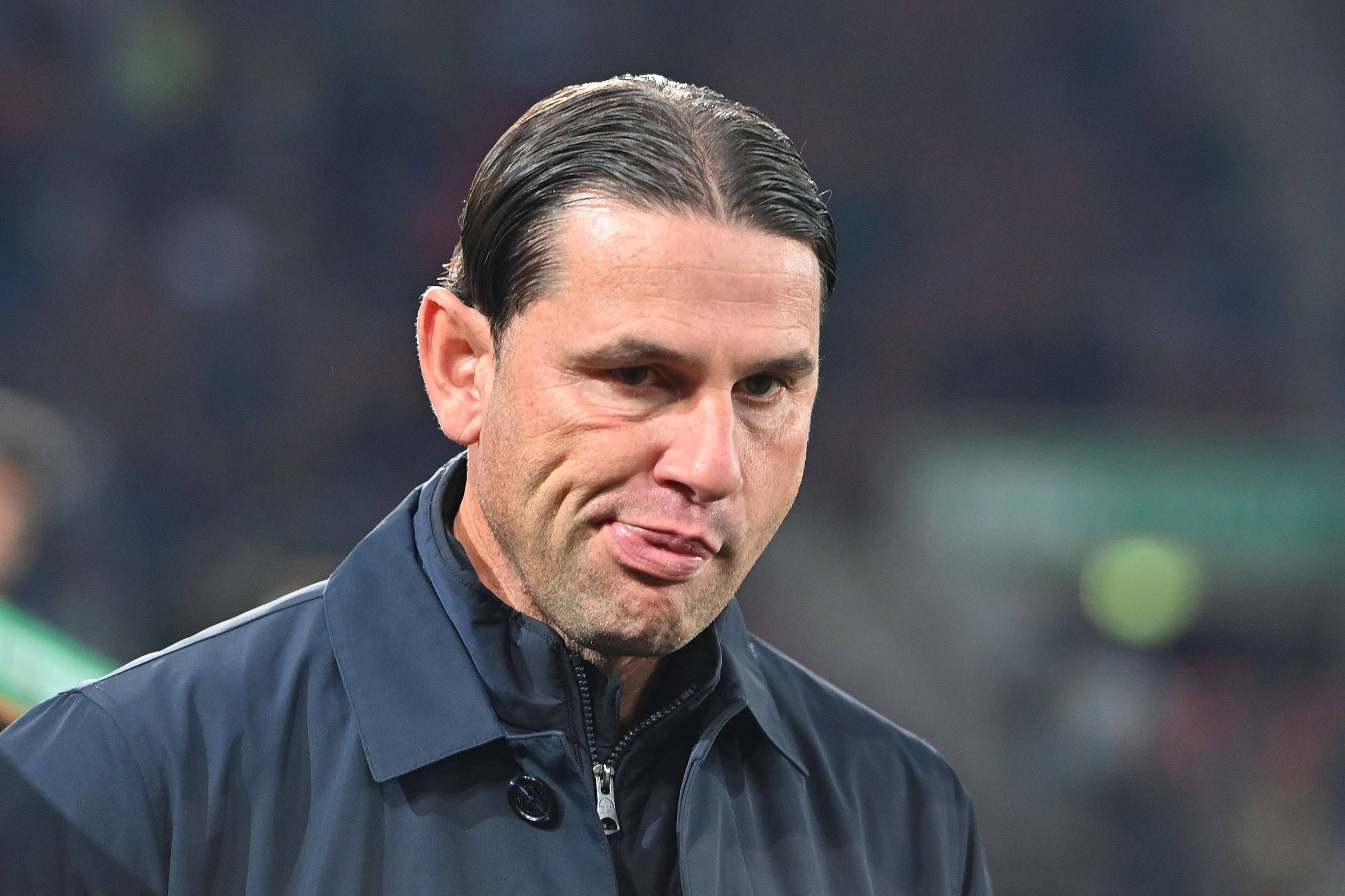 Gerardo Seoane blickt bedröppelt drein.
