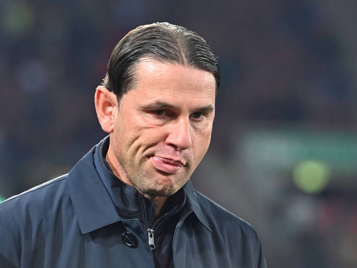 Gerardo Seoane blickt bedröppelt drein.