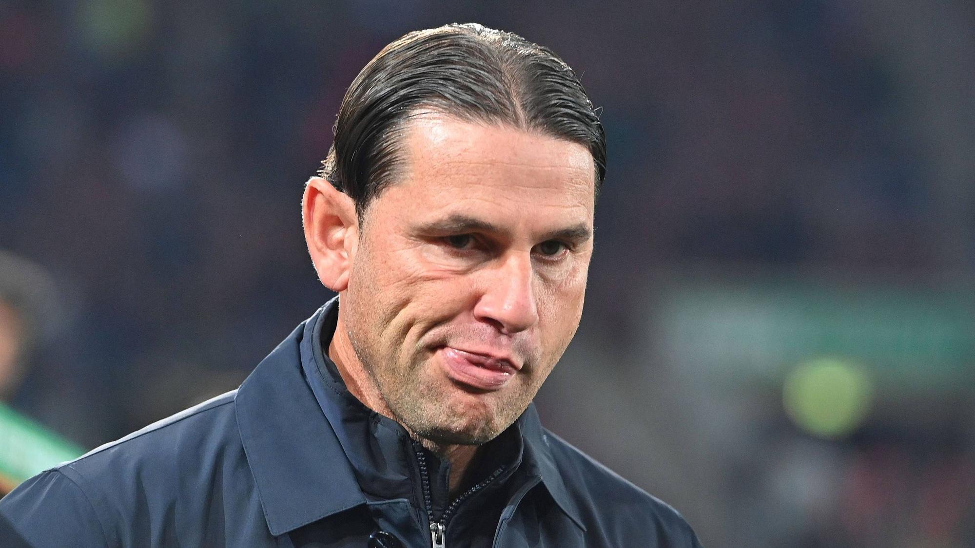 Gerardo Seoane blickt bedröppelt drein.