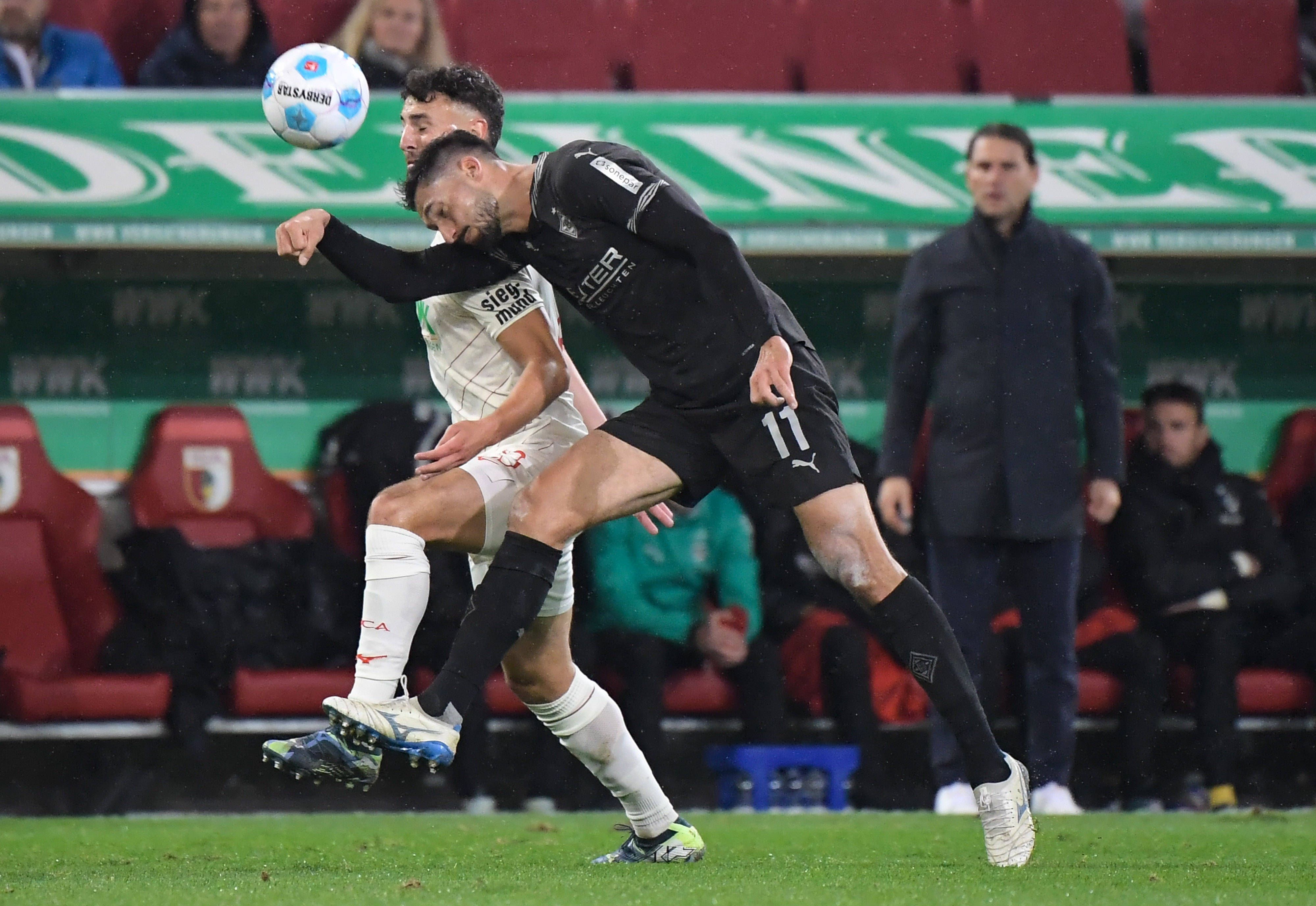 Tim Kleindienst im Kopfball-Duell gegen Maximilian Bauer