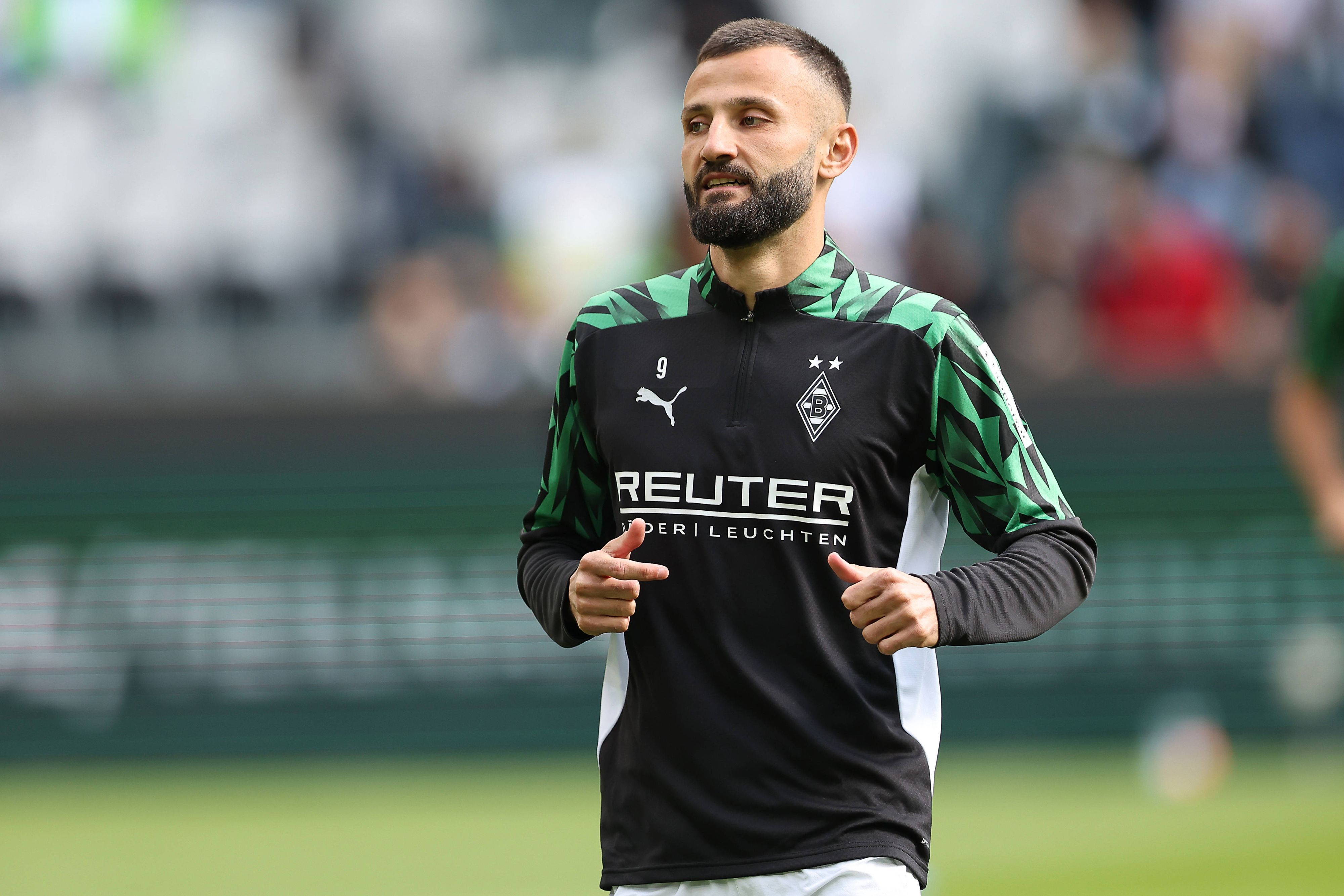 Borussia Mönchengladbachs Franck Honorat läuft sich vor dem Spiel gegen den VfB Stuttgart warm.
