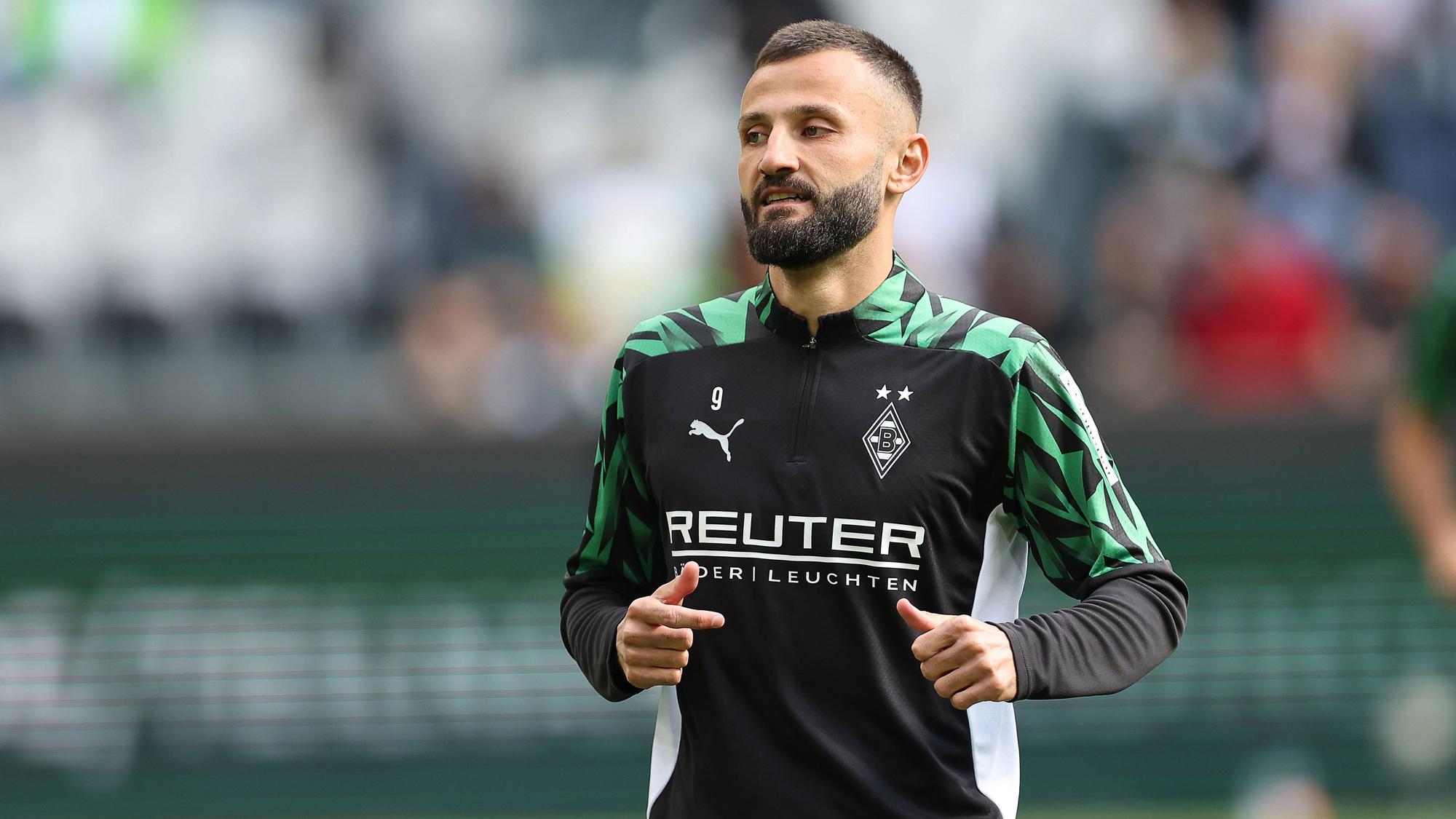 Borussia Mönchengladbachs Franck Honorat läuft sich vor dem Spiel gegen den VfB Stuttgart warm.