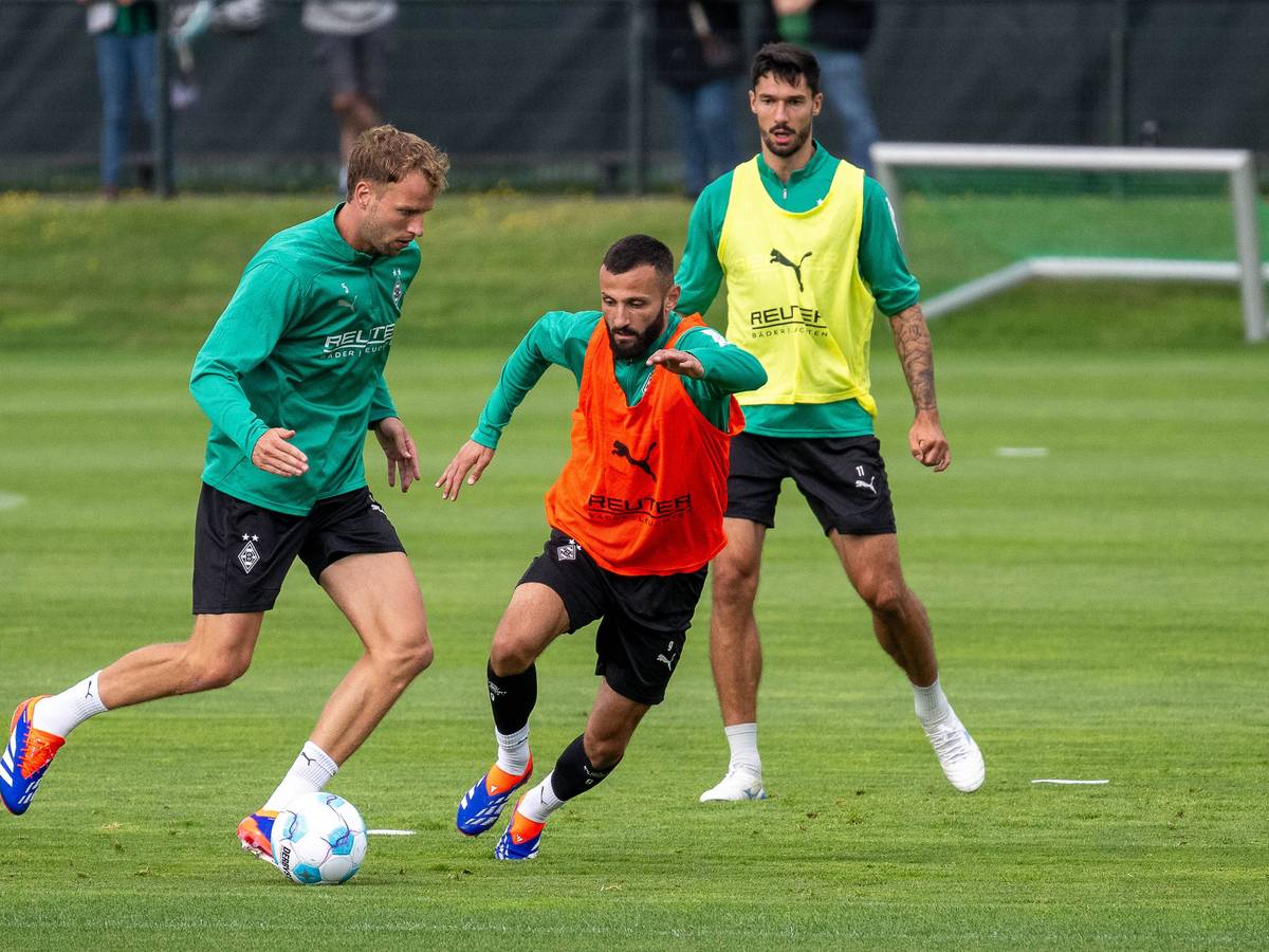 Marvin Friedrich und Franck Honorat im Training. Tim Kleindienst schaut zu.