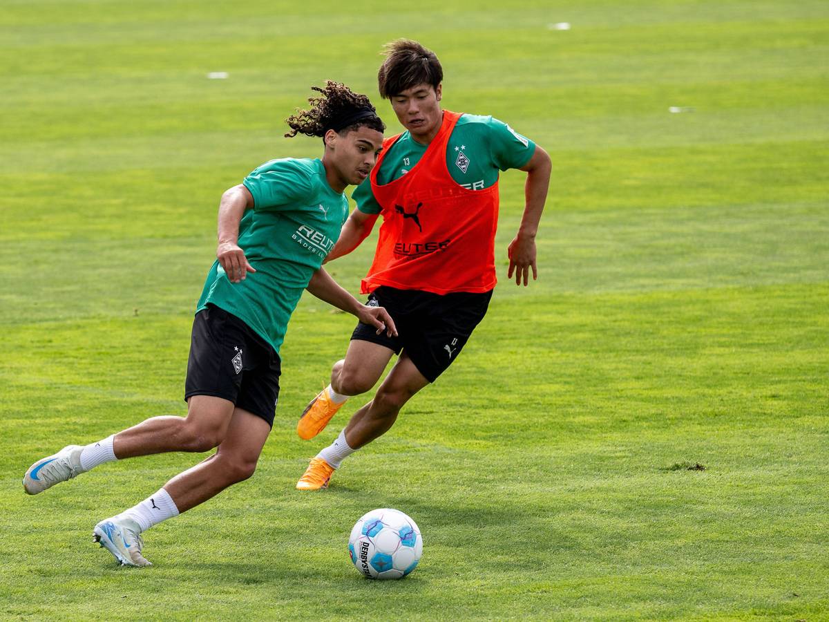 Kilian Sauck dribbelt gegen Shio Fukuda.