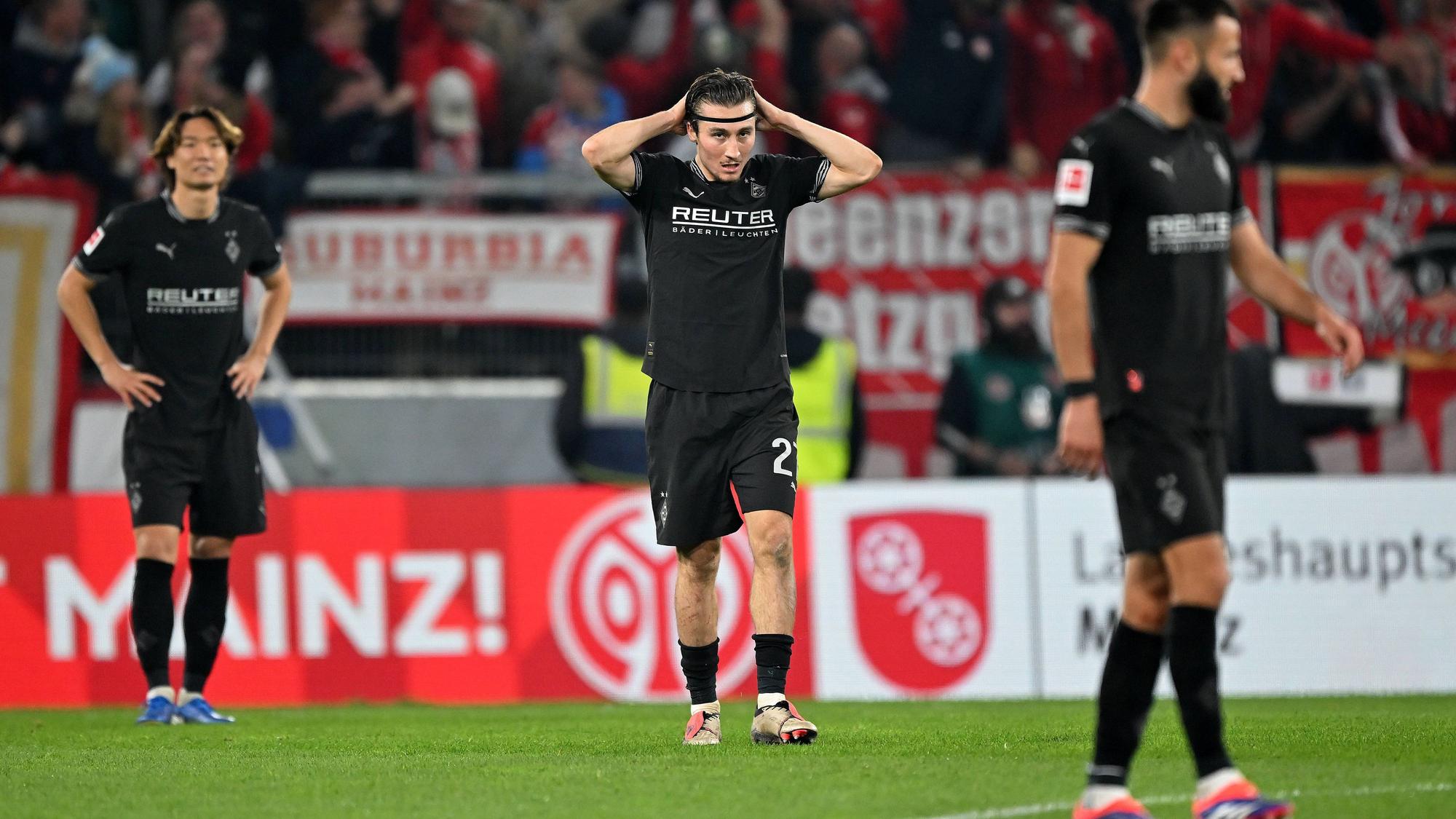 Rocco Reitz packt sich auf dem Platz an den Kopf.