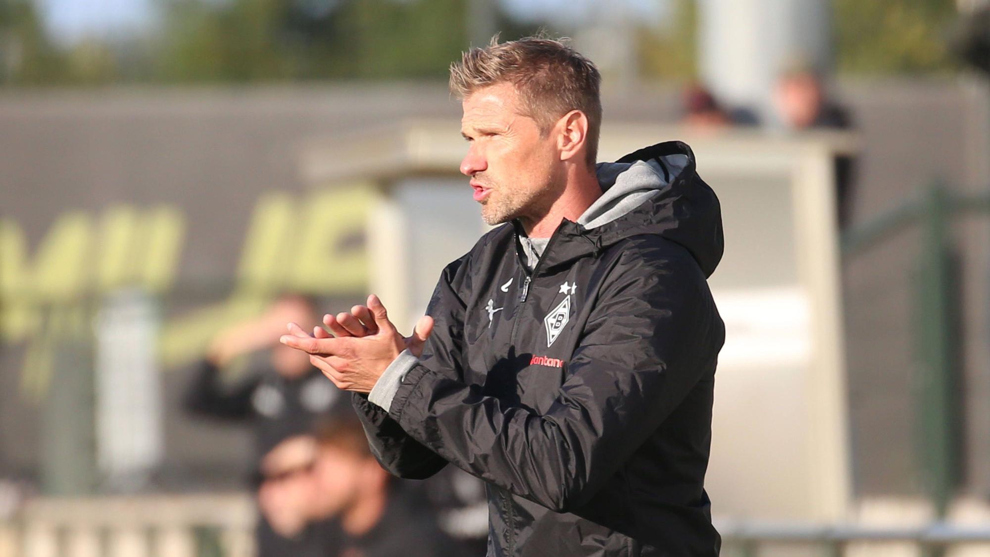 Oliver Kirch klatscht in die Hände.
