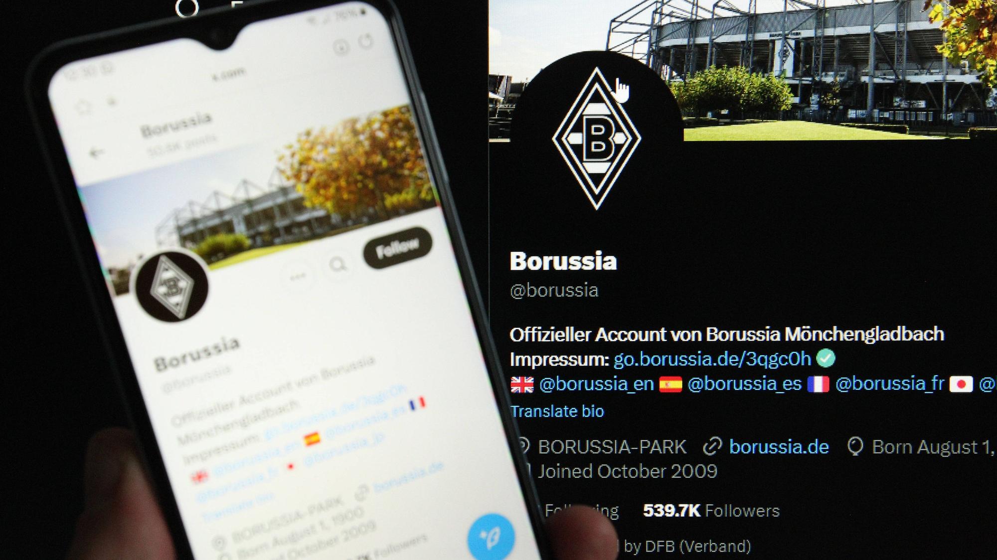 Ein Handy und ein Laptop mit der X-Seite von Borussia Mönchengladbach.
