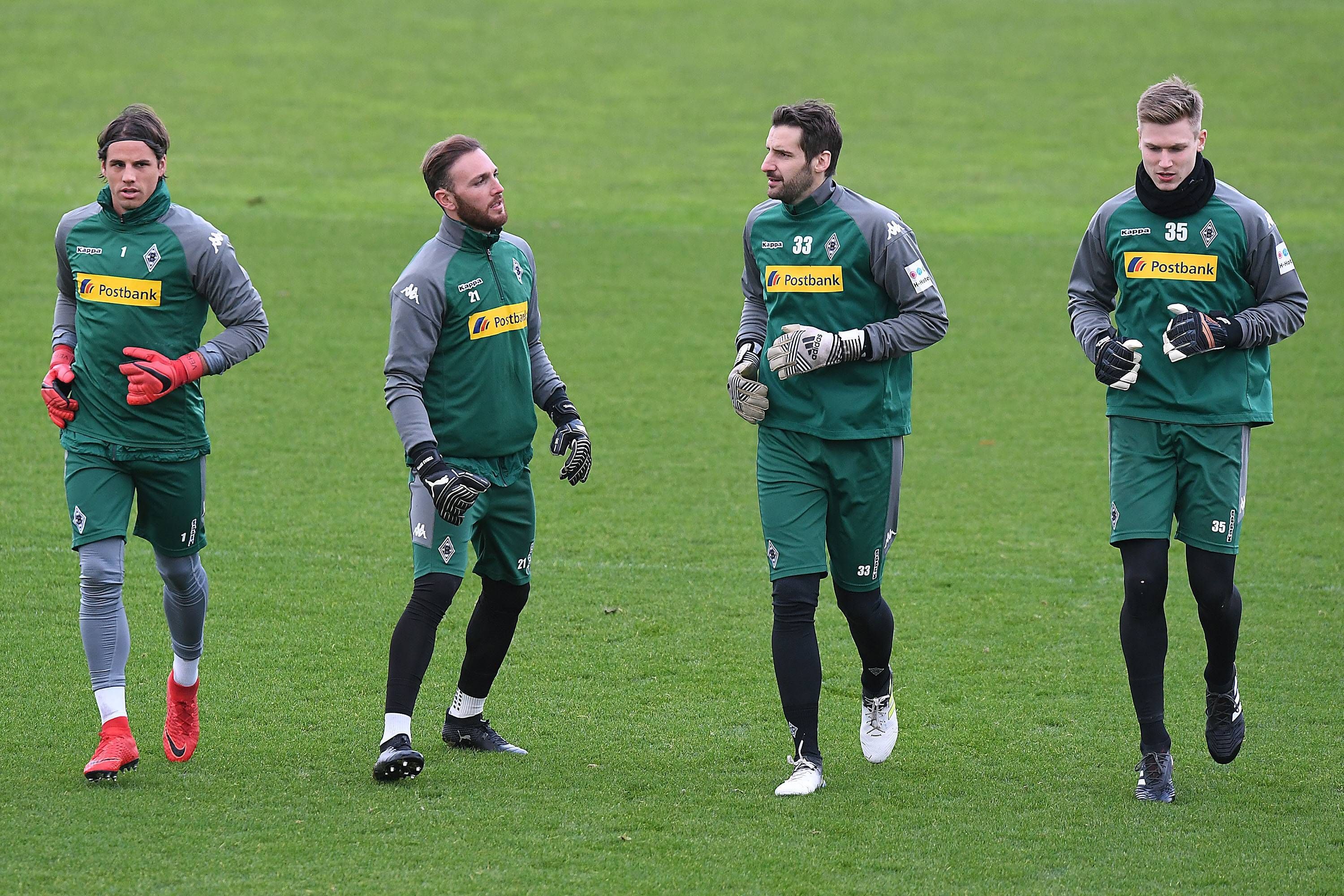 Vier Borussia-Keeper beim Training.