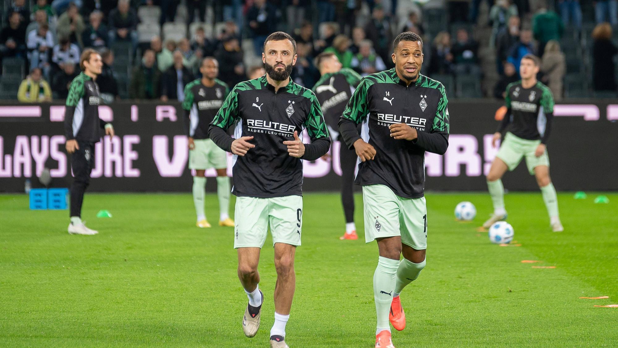 Franck Honorat und Alassane Plea beim Aufwärmen.