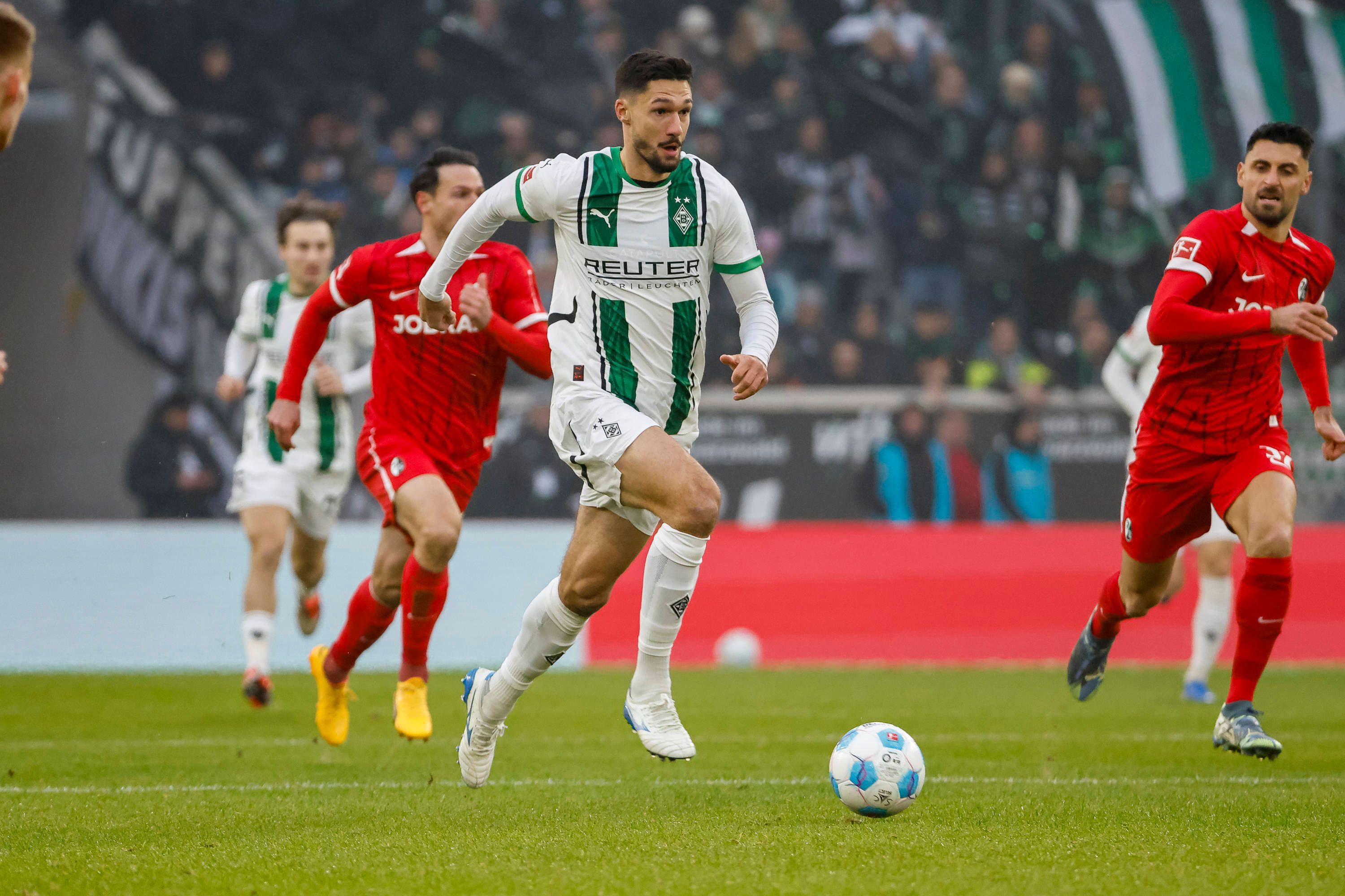 Tim Kleindienst am Ball.