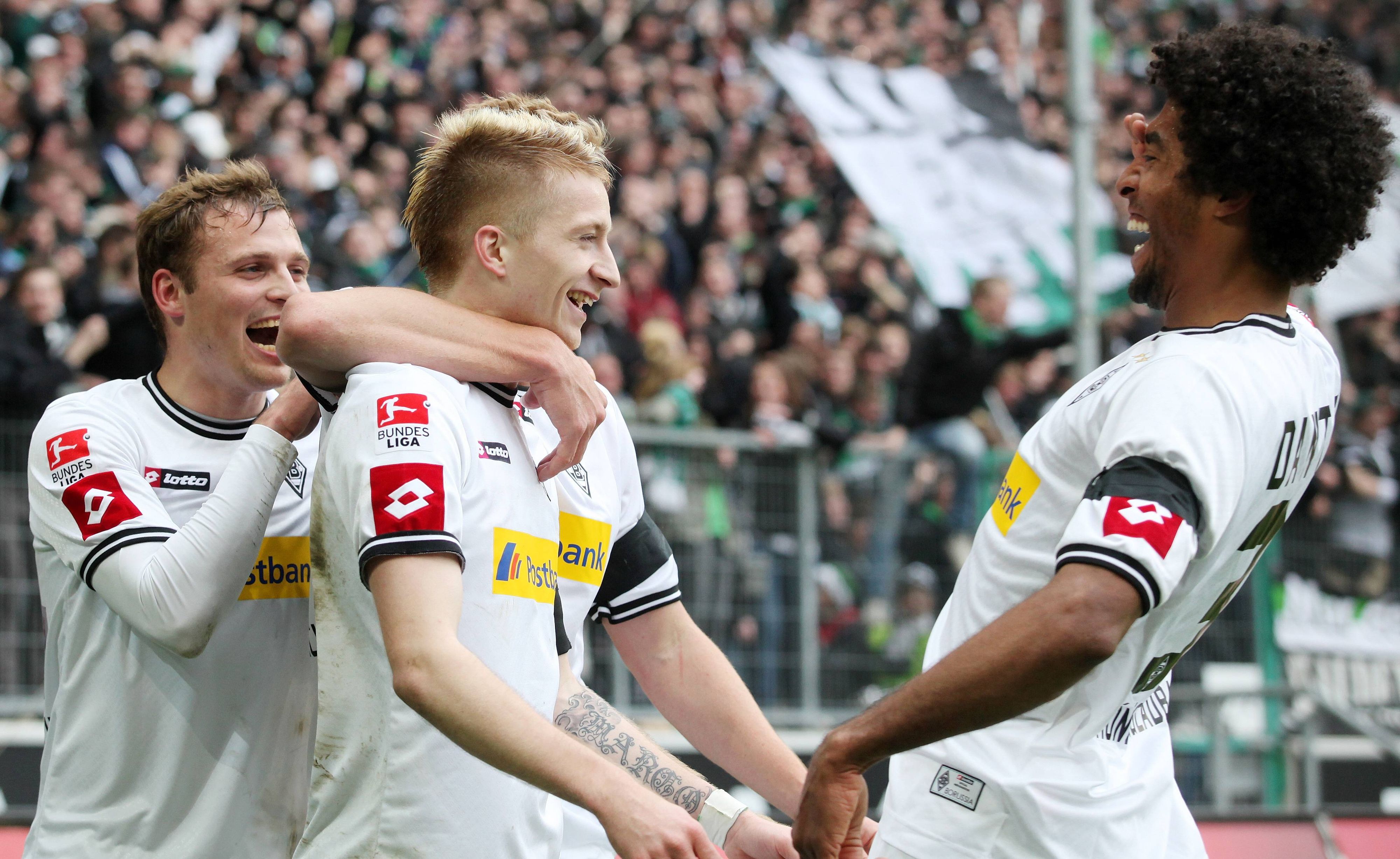 Tony Jantschke, Marco Reus und Dante bejubeln ein Tor.