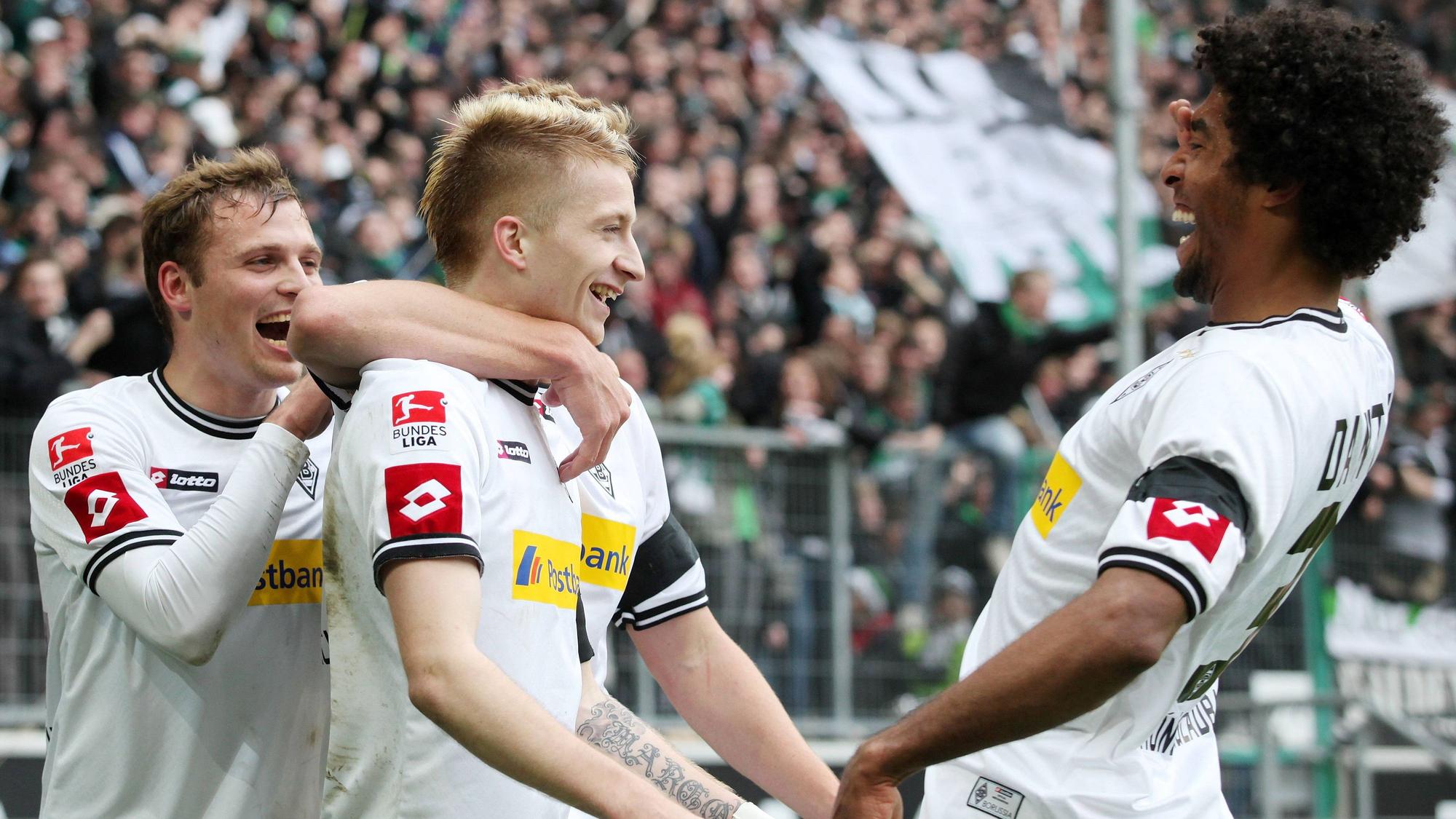 Tony Jantschke, Marco Reus und Dante bejubeln ein Tor.