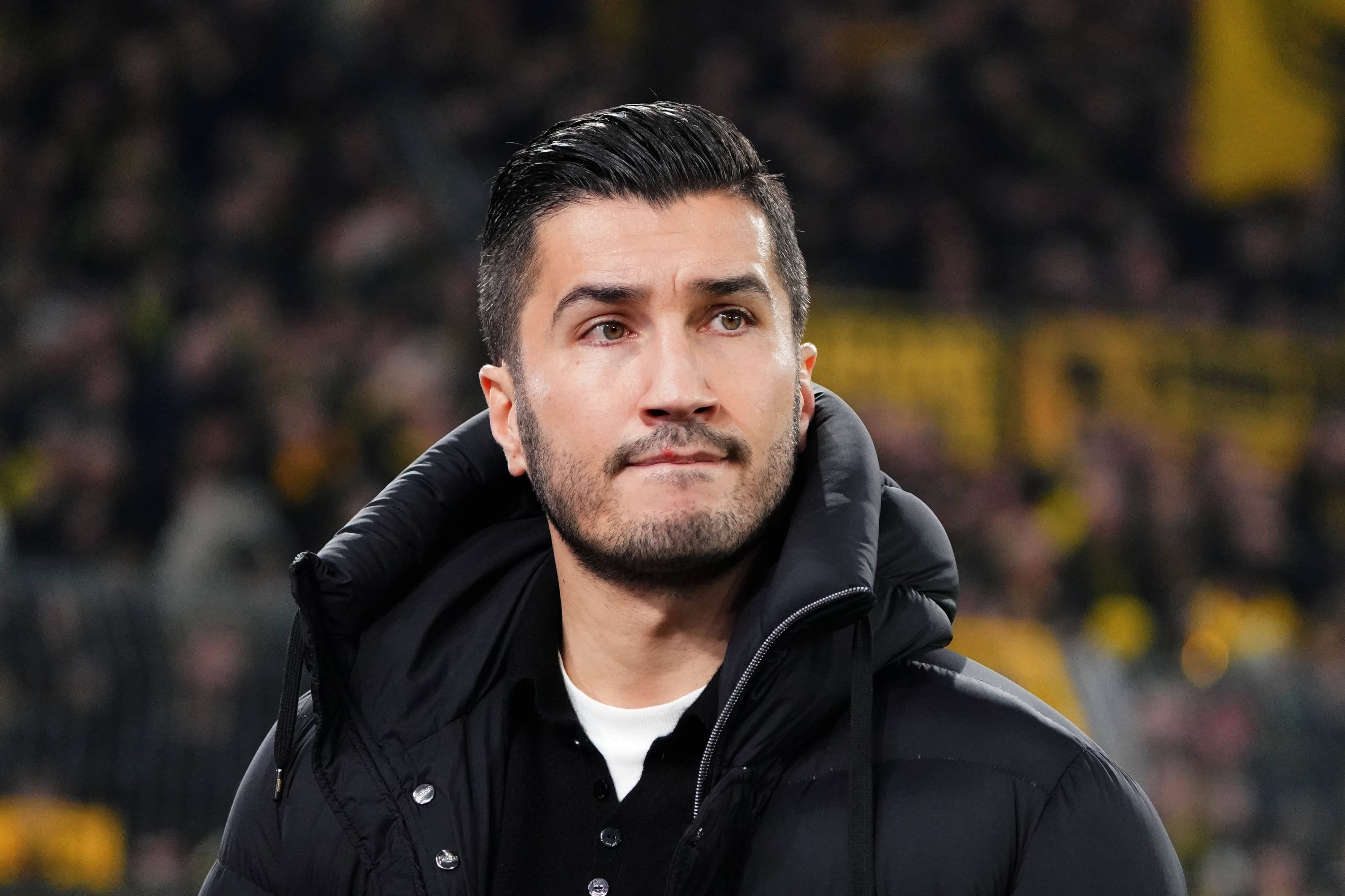 Nuri Sahin schaut in die Ferne.