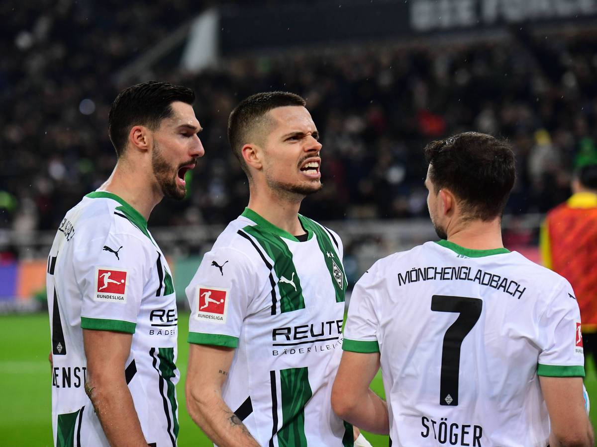 Profis von Borussia Mönchengladbach bejubelt den Ausgleich gegen den BVB.