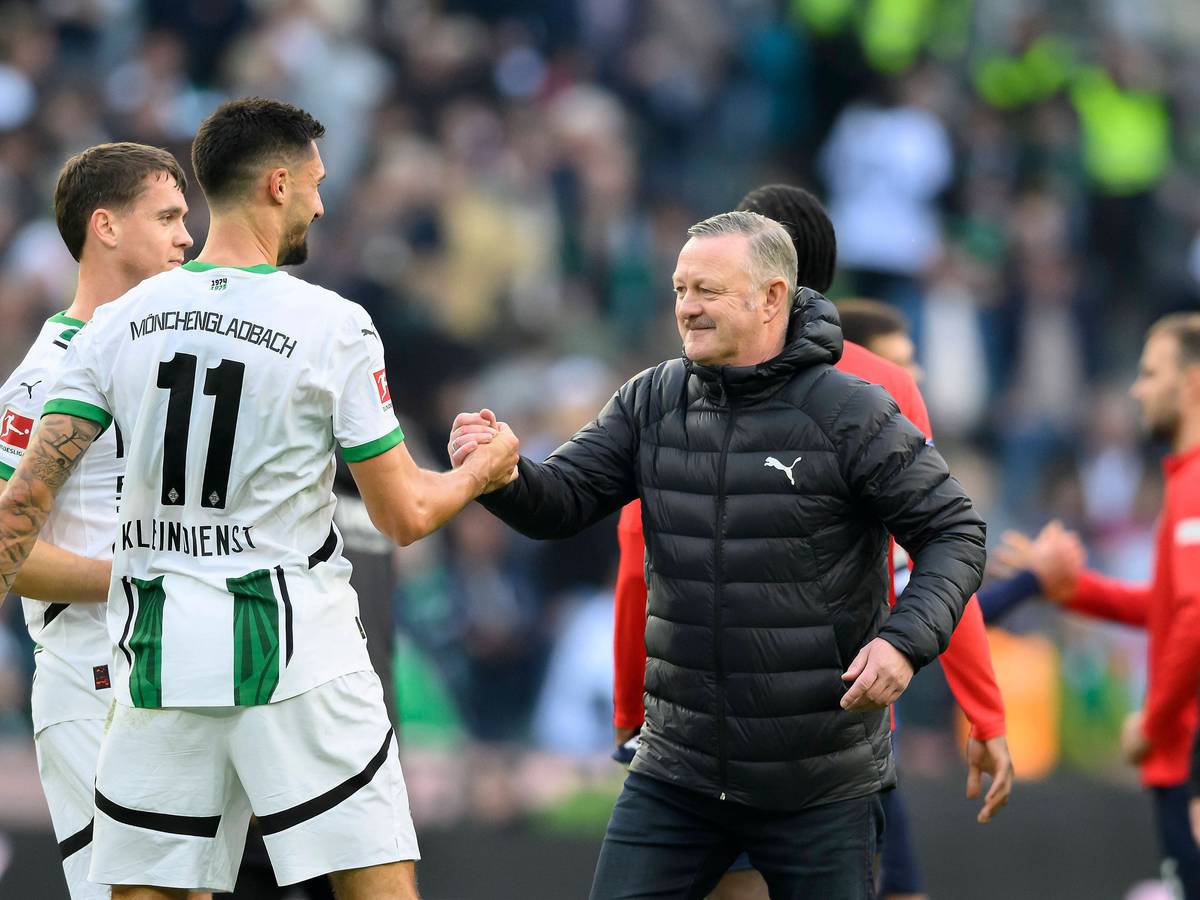 Roland Virkus schlägt mit Tim Kleindienst ein.