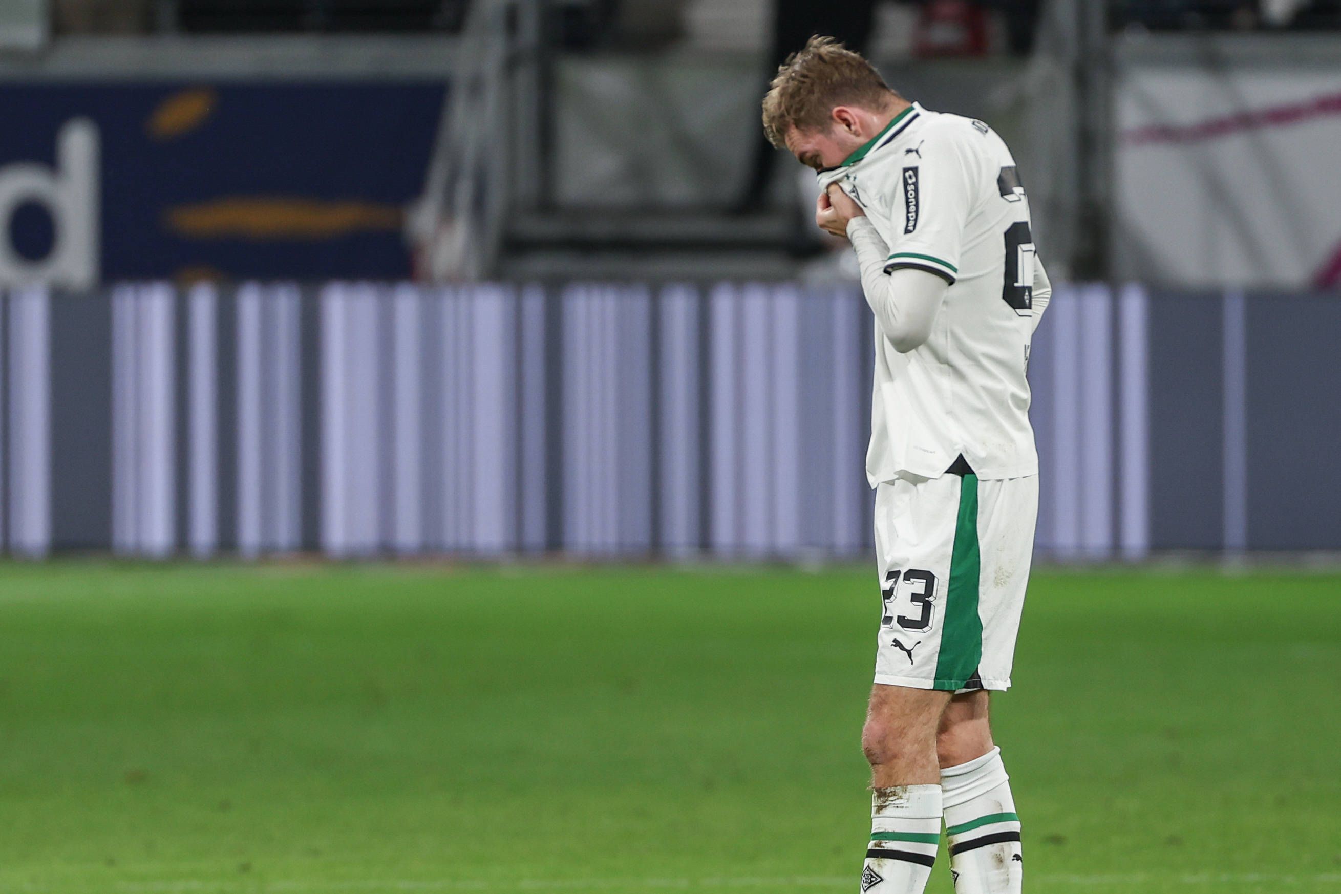 Ein enttäuschter Christoph Kramer im Trikot von Borussia Mönchengladbach.