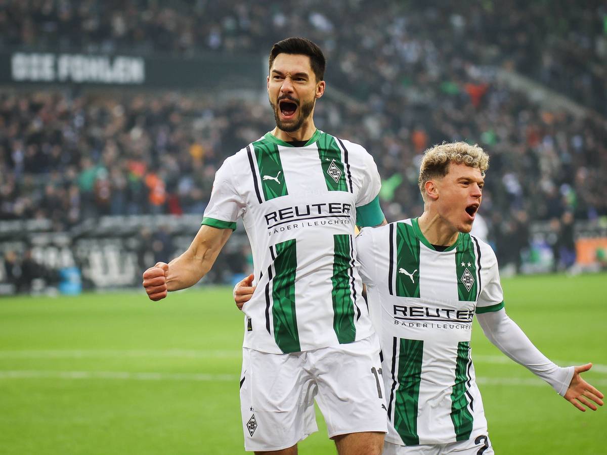 Tim Kleindienst und Robin Hack feiern ein Tor.