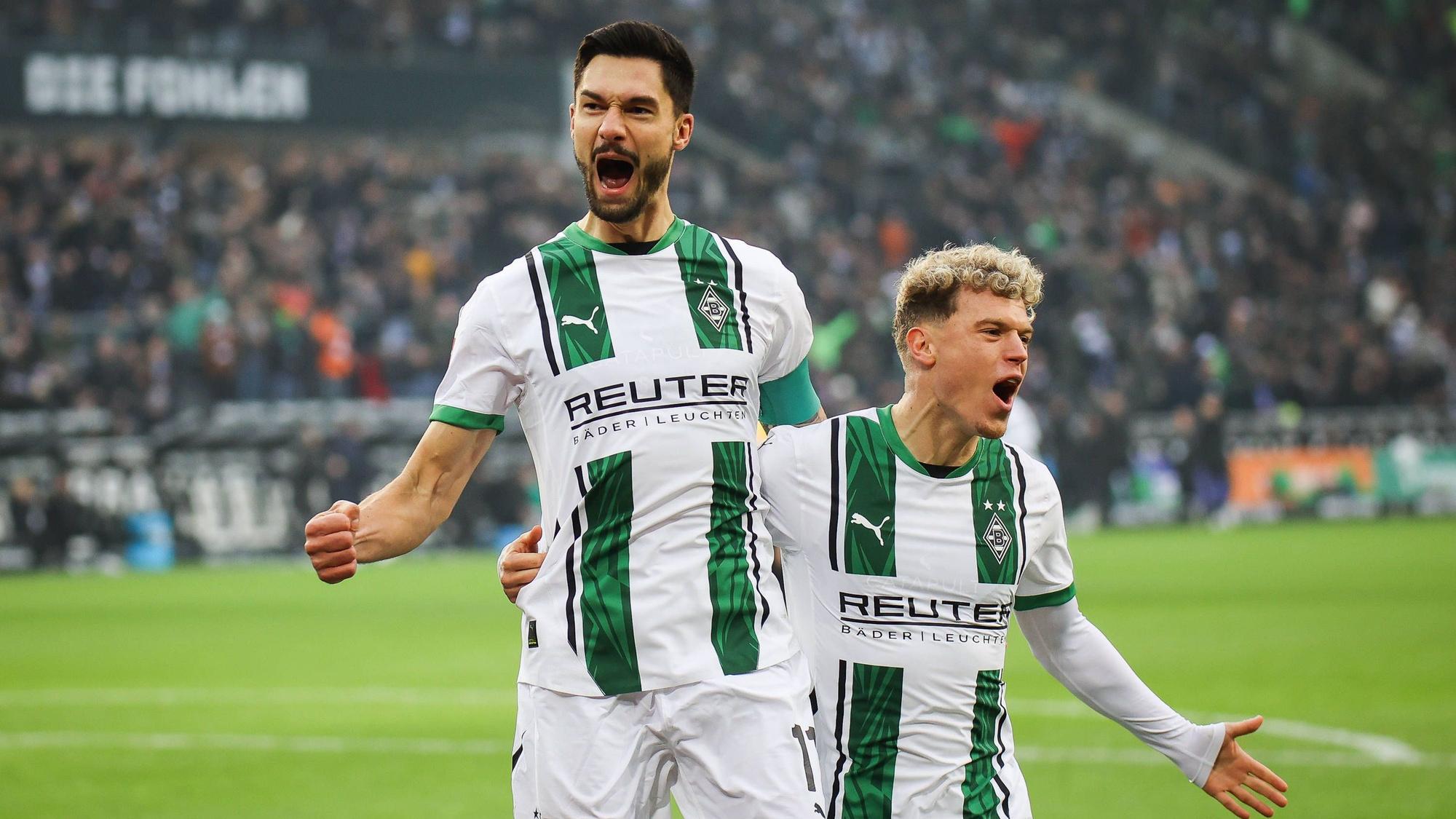 Tim Kleindienst und Robin Hack feiern ein Tor.