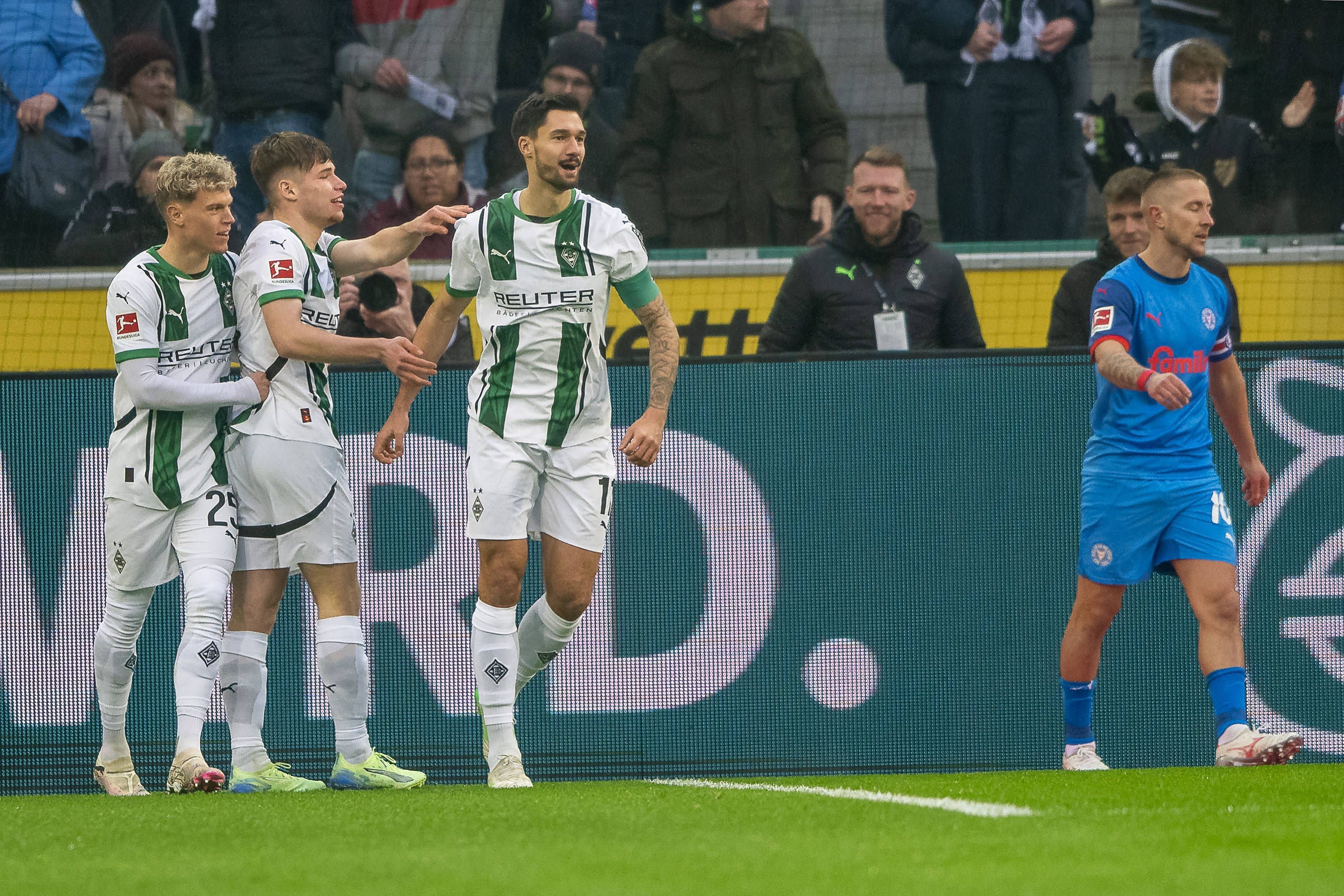 Profis von Borussia Mönchengladbach jubeln über einen Blitztreffer.