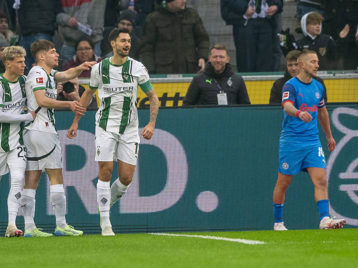 Profis von Borussia Mönchengladbach jubeln über einen Blitztreffer.