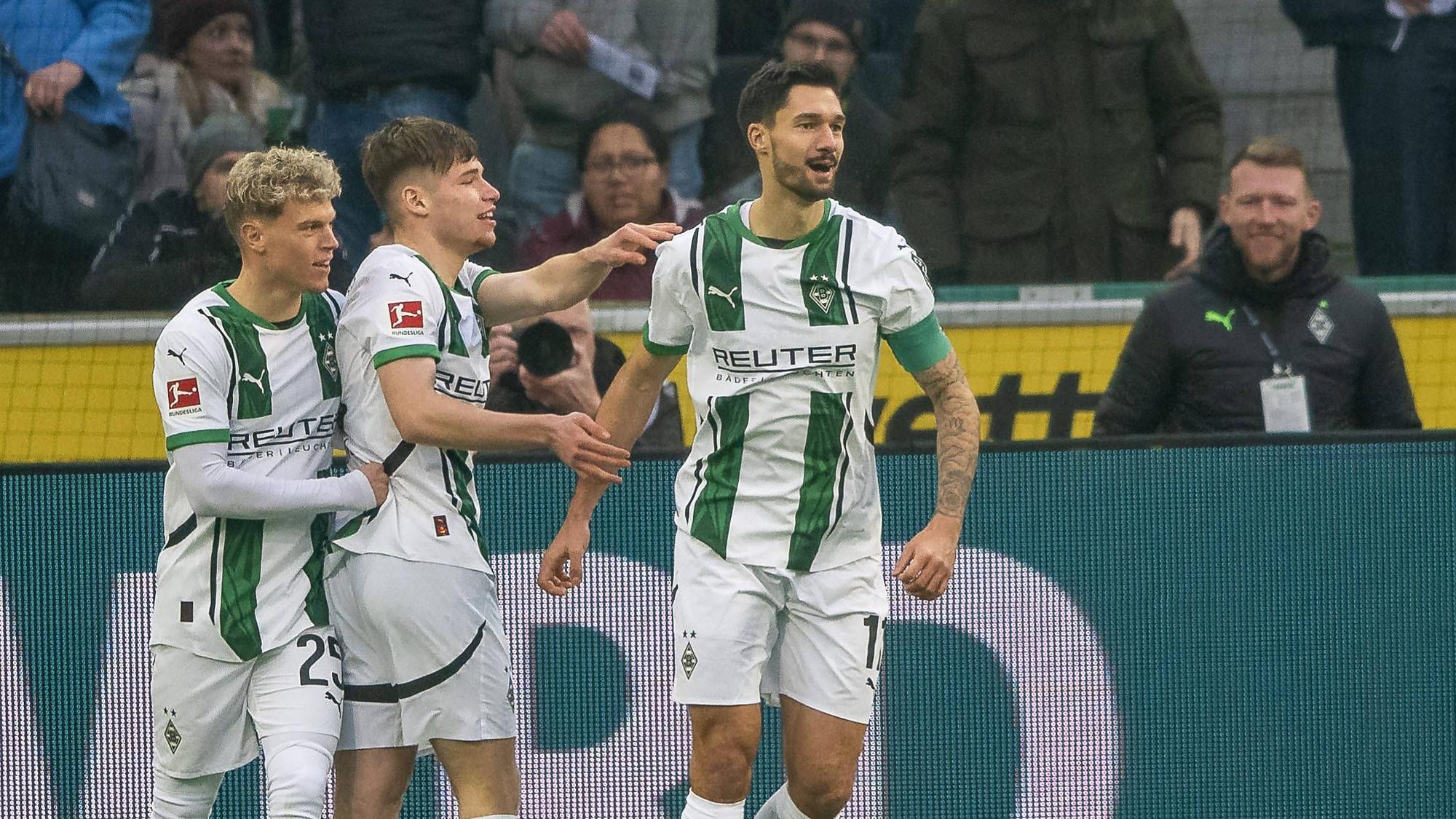 Profis von Borussia Mönchengladbach jubeln über einen Blitztreffer.