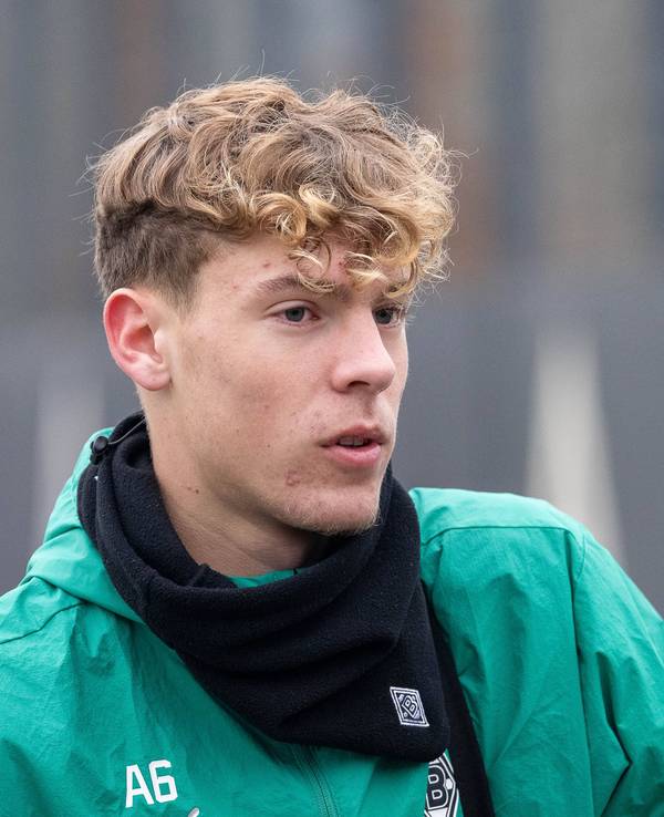 Niklas Swider, hier am 12. Dezember 2024 im Training von Borussia Mönchengladbach, darf sich über eine Beförderung zu den Profis freuen.