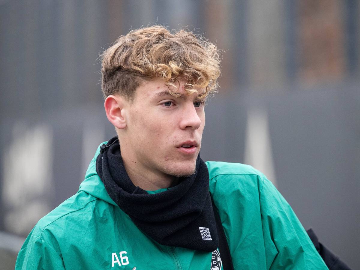 Niklas Swider, hier am 12. Dezember 2024 im Training von Borussia Mönchengladbach, darf sich über eine Beförderung zu den Profis freuen.