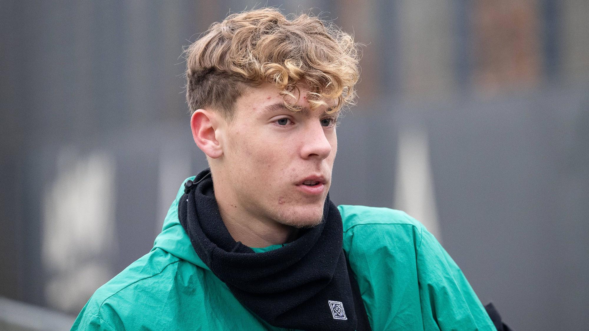 Niklas Swider, hier am 12. Dezember 2024 im Training von Borussia Mönchengladbach, darf sich über eine Beförderung zu den Profis freuen.