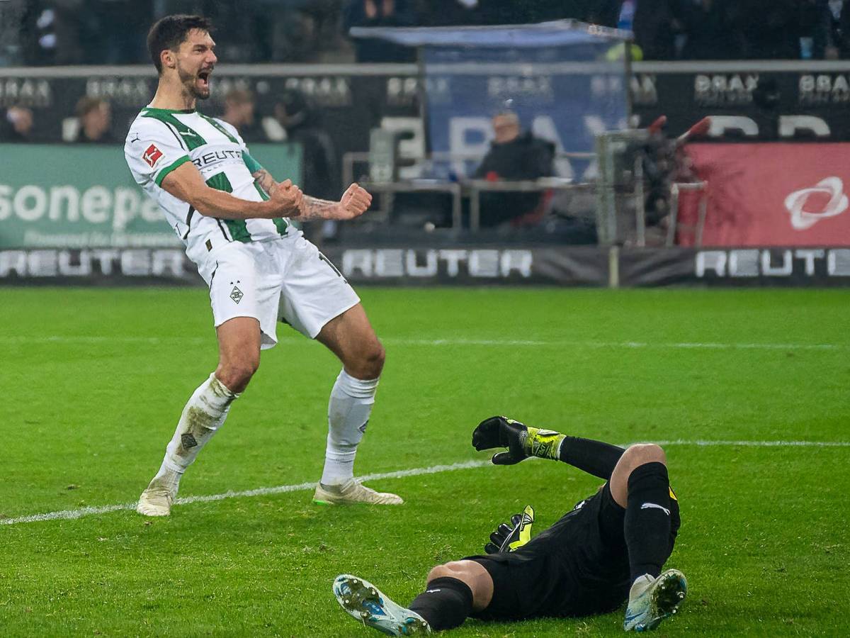 Tim Kleindienst bejubelt einen Treffer vor der Nordkurve.