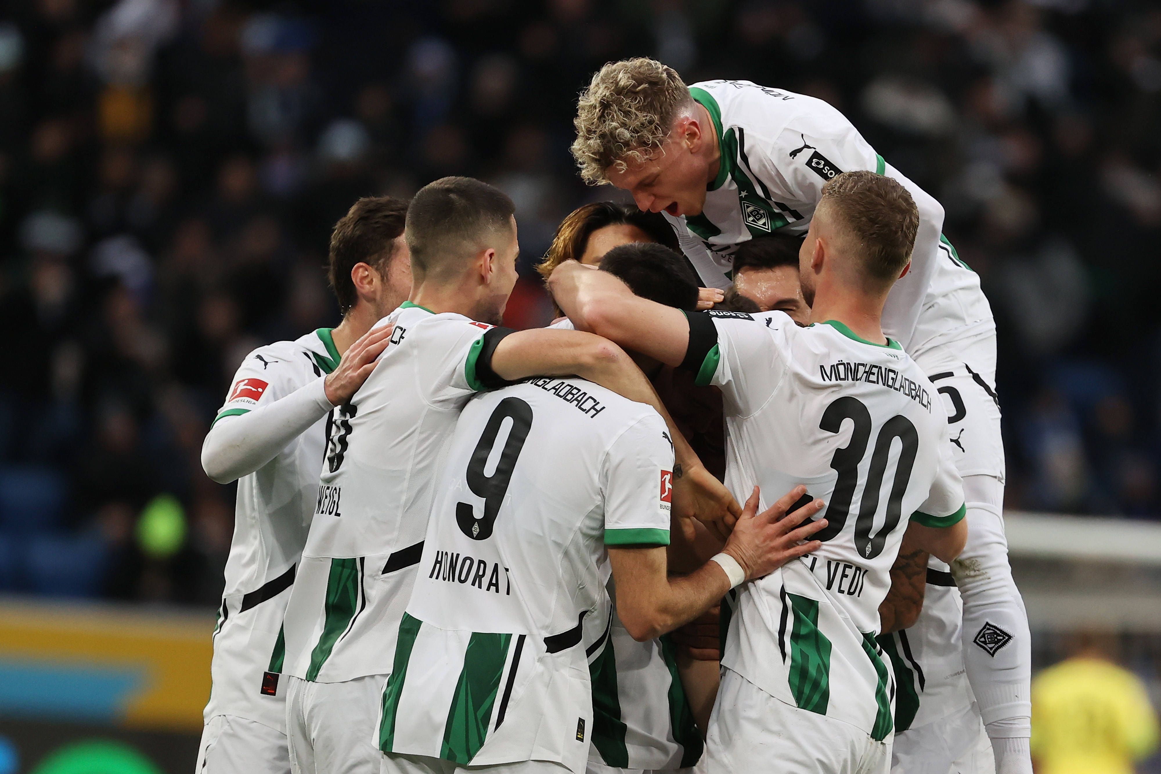 Gladbach-Spieler jubeln.