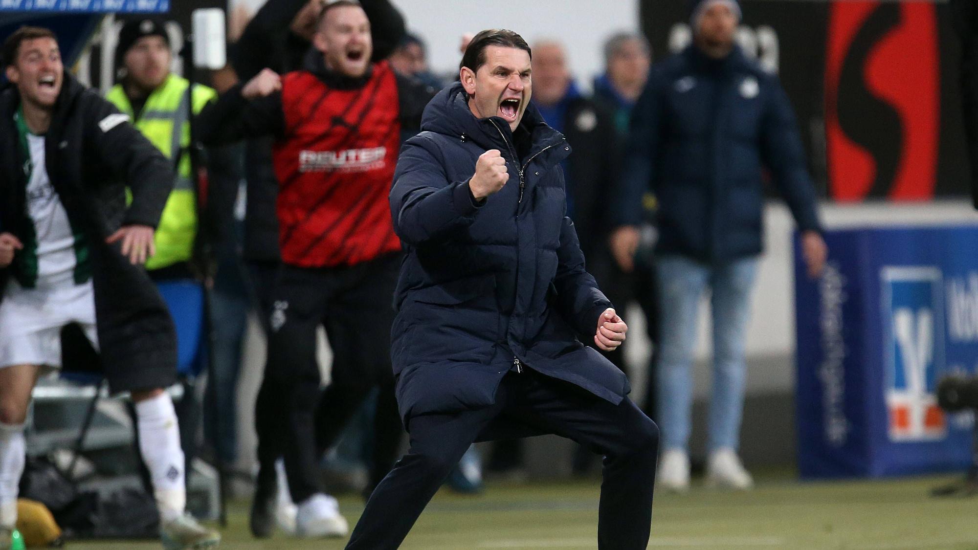 Gerardo Seoane jubelt mit geballter Faust.