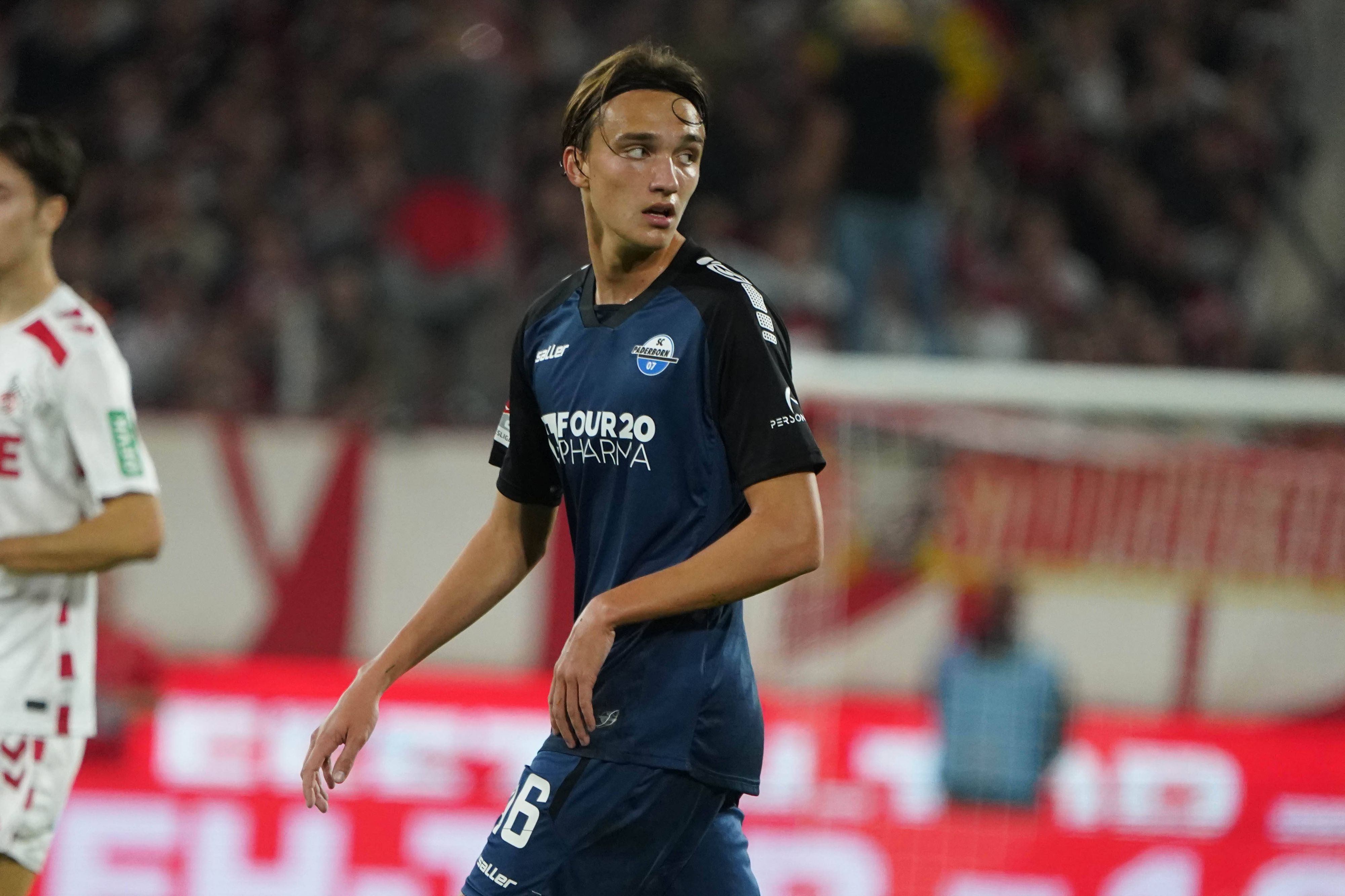 Luis Engelns im Paderborn-Trikot auf dem Platz.