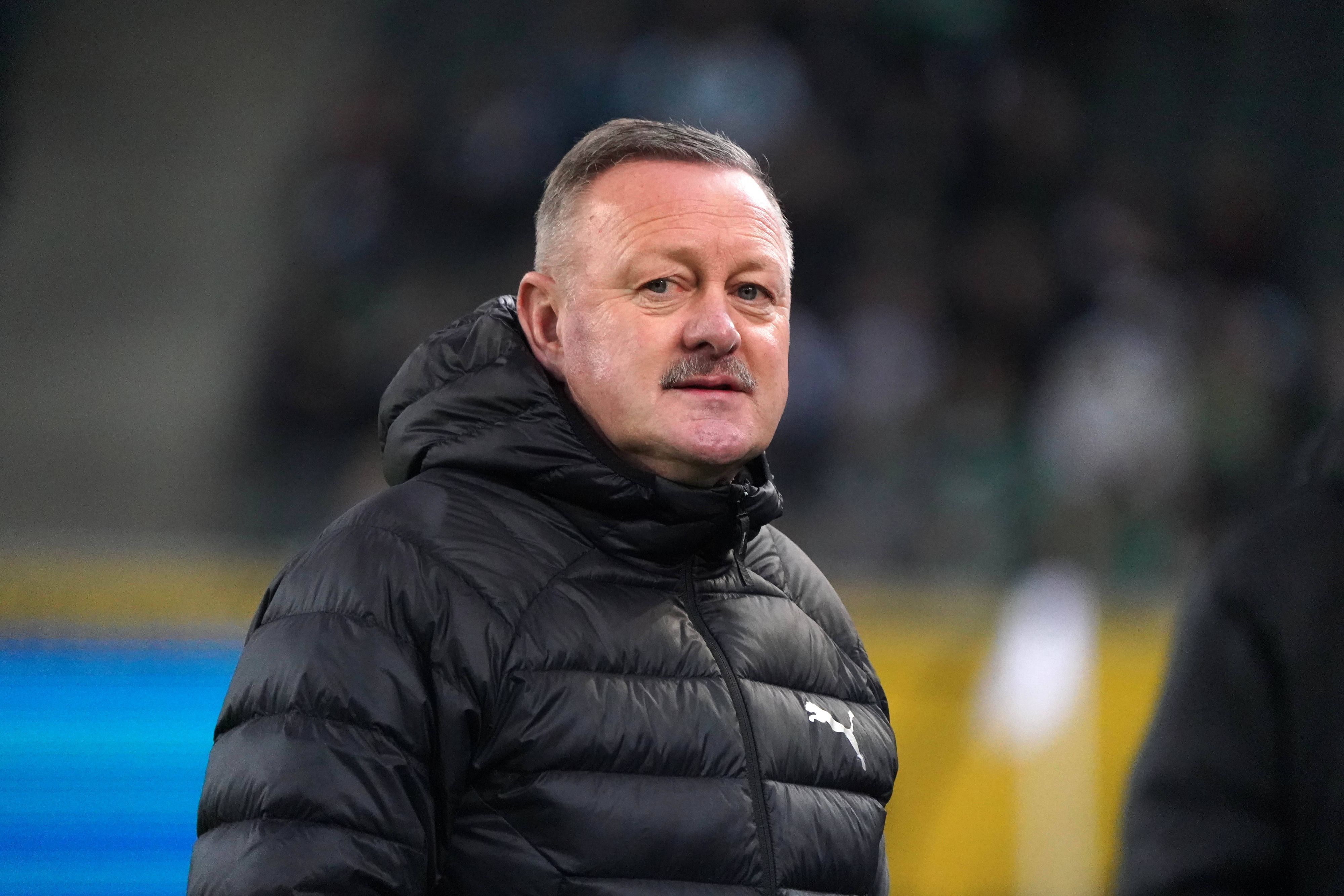 Roland Virkus vor einem Spiel in der Bundesliga.