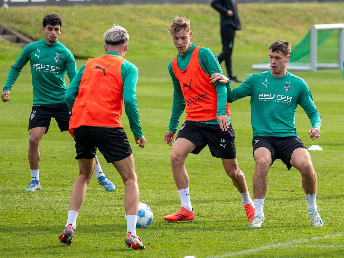 Niklas Swider behauptet im Training den Ball.