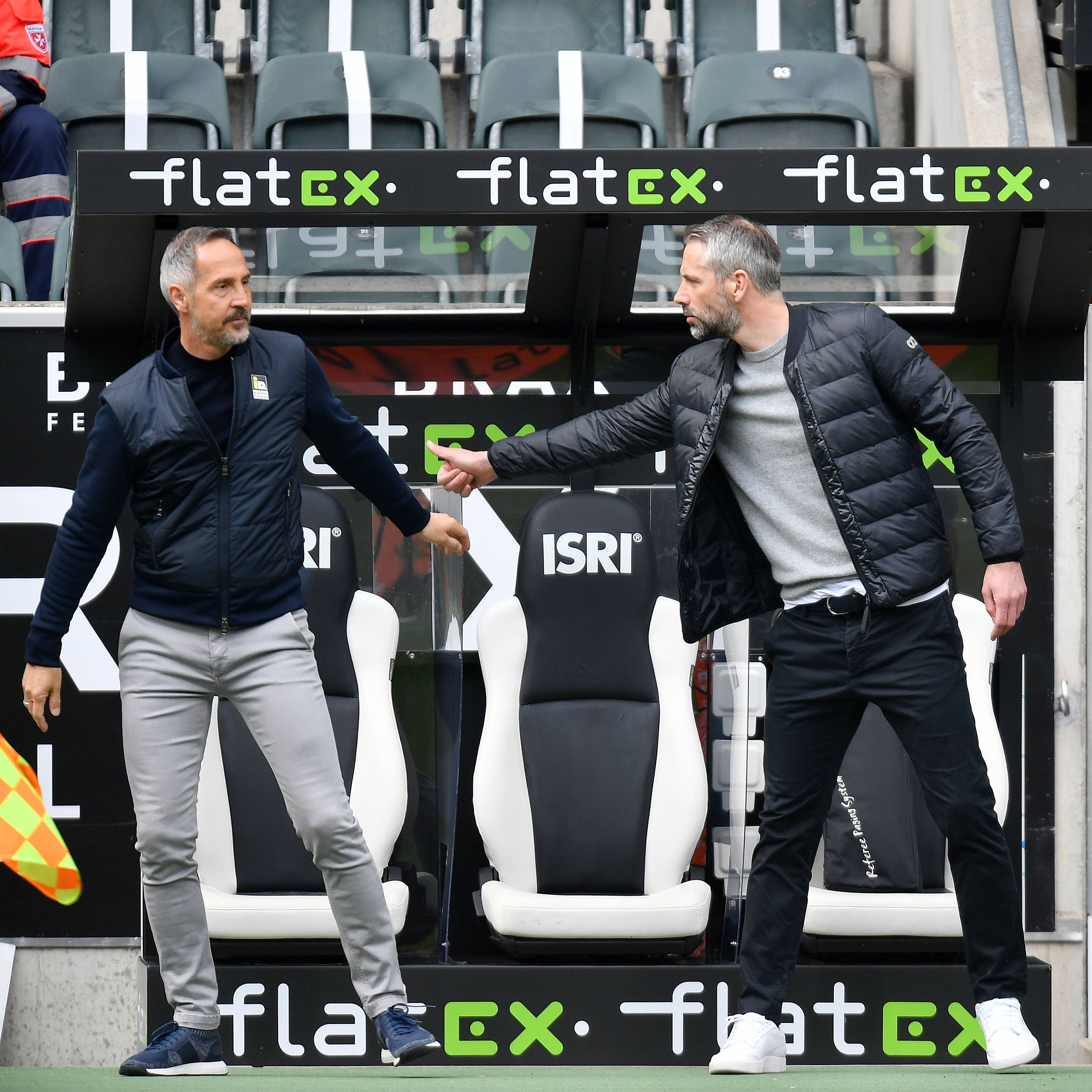 Adi Hütter und Marco Rose geben sich die Hand.