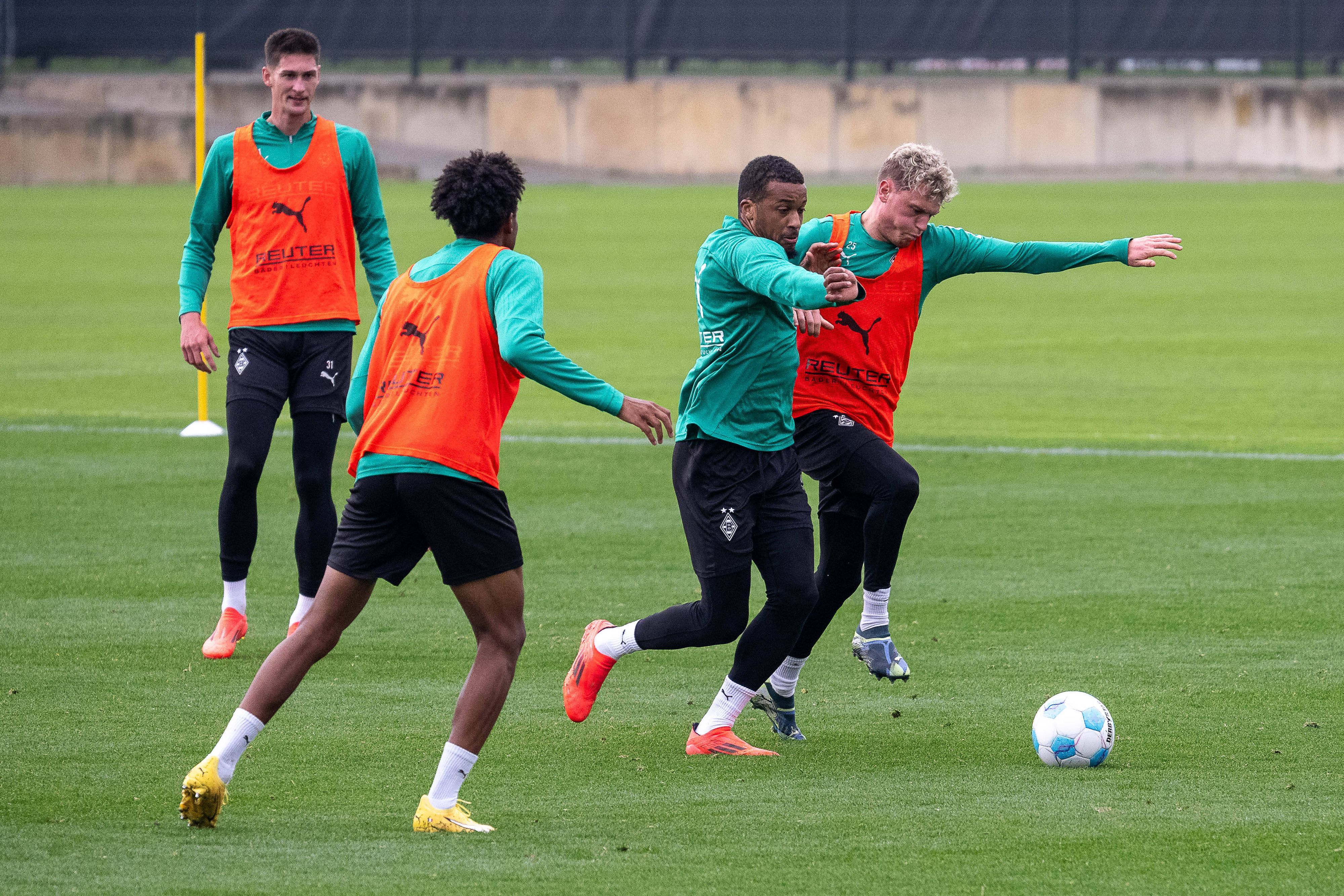 Profis von Borussia Mönchengladbach bei einer öffentlichen Trainingseinheit.